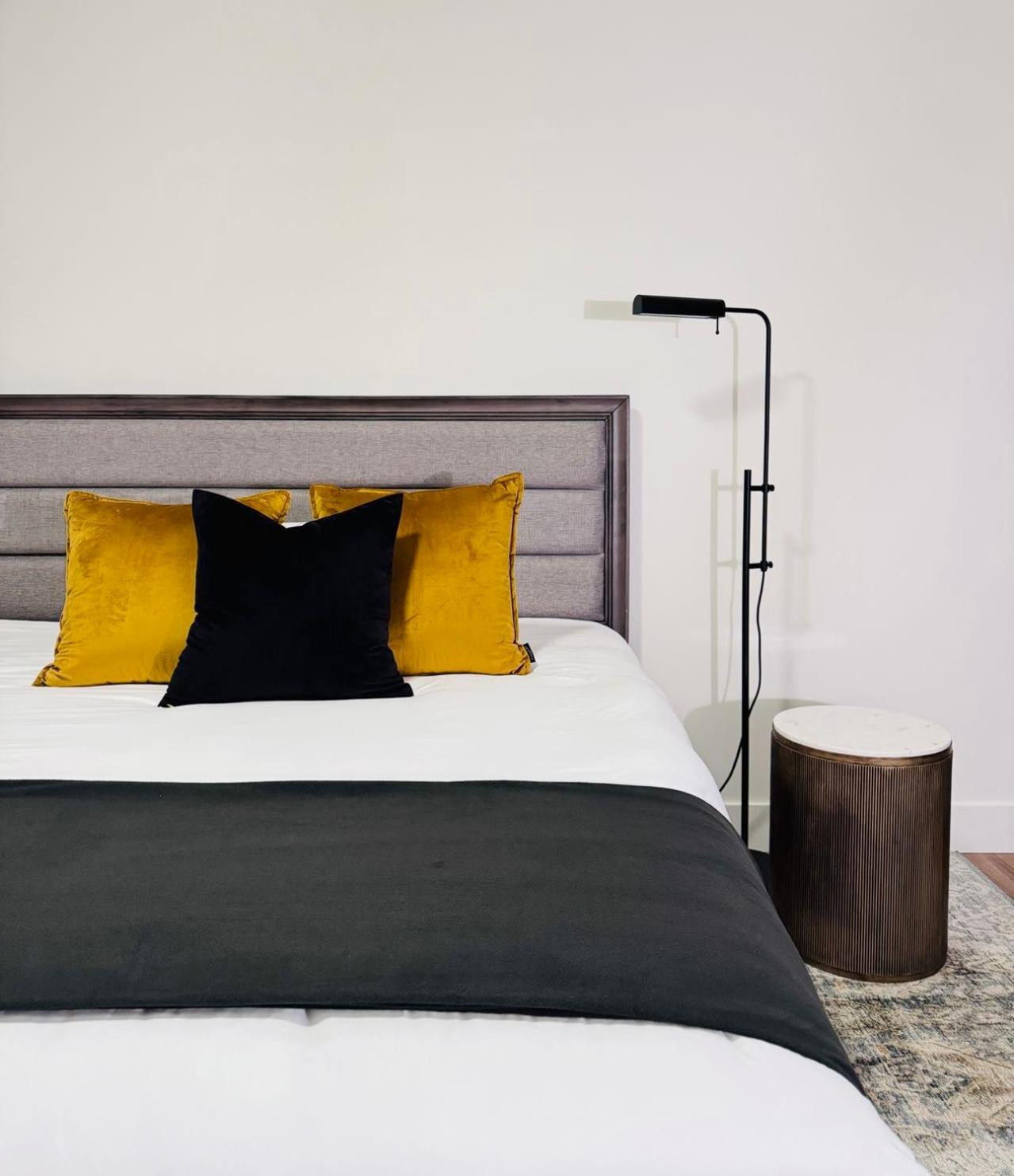 Guest house Deluxe King Bedroom Private Bath In West *