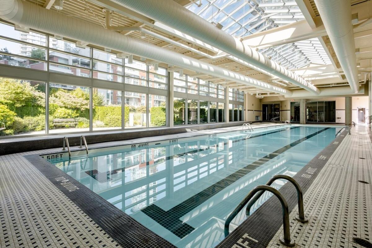 Apartment Dt Pool, Parking, And Panoramic Views Vancouver