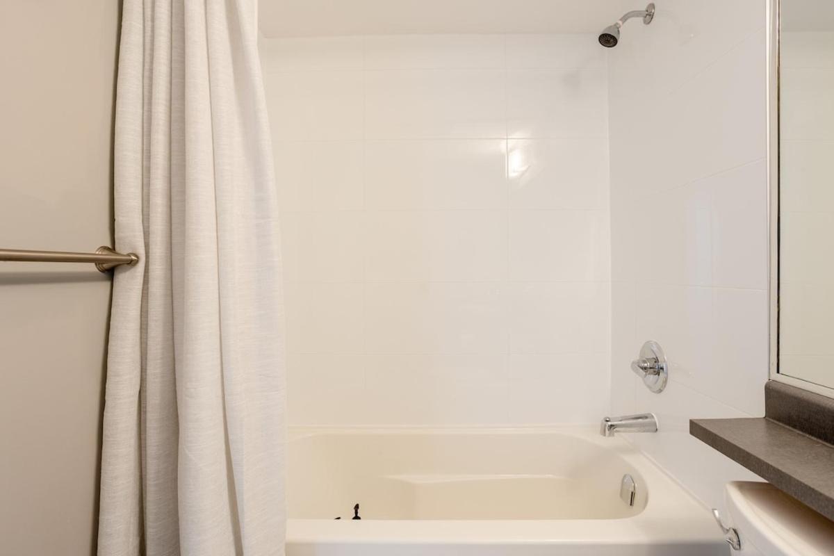 Dt Pool, Parking, And Panoramic Views Apartment Vancouver