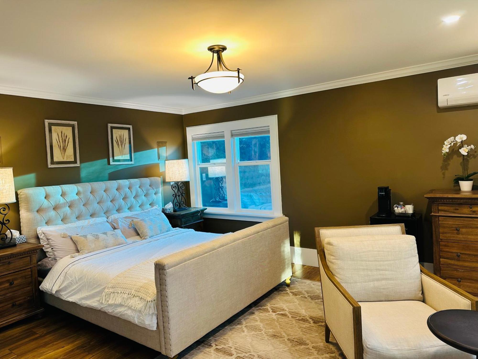 Shaughnessy Cozy Bedrooms * Vancouver
