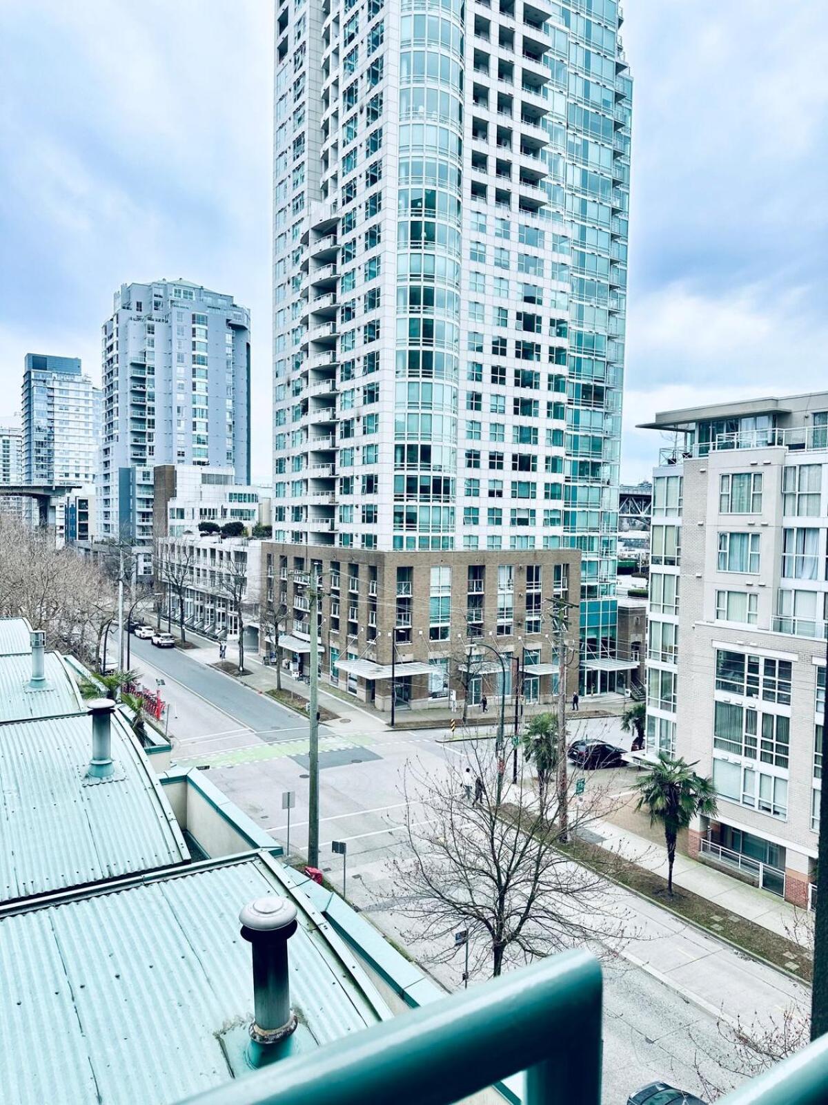 Luxury Side Yaletown