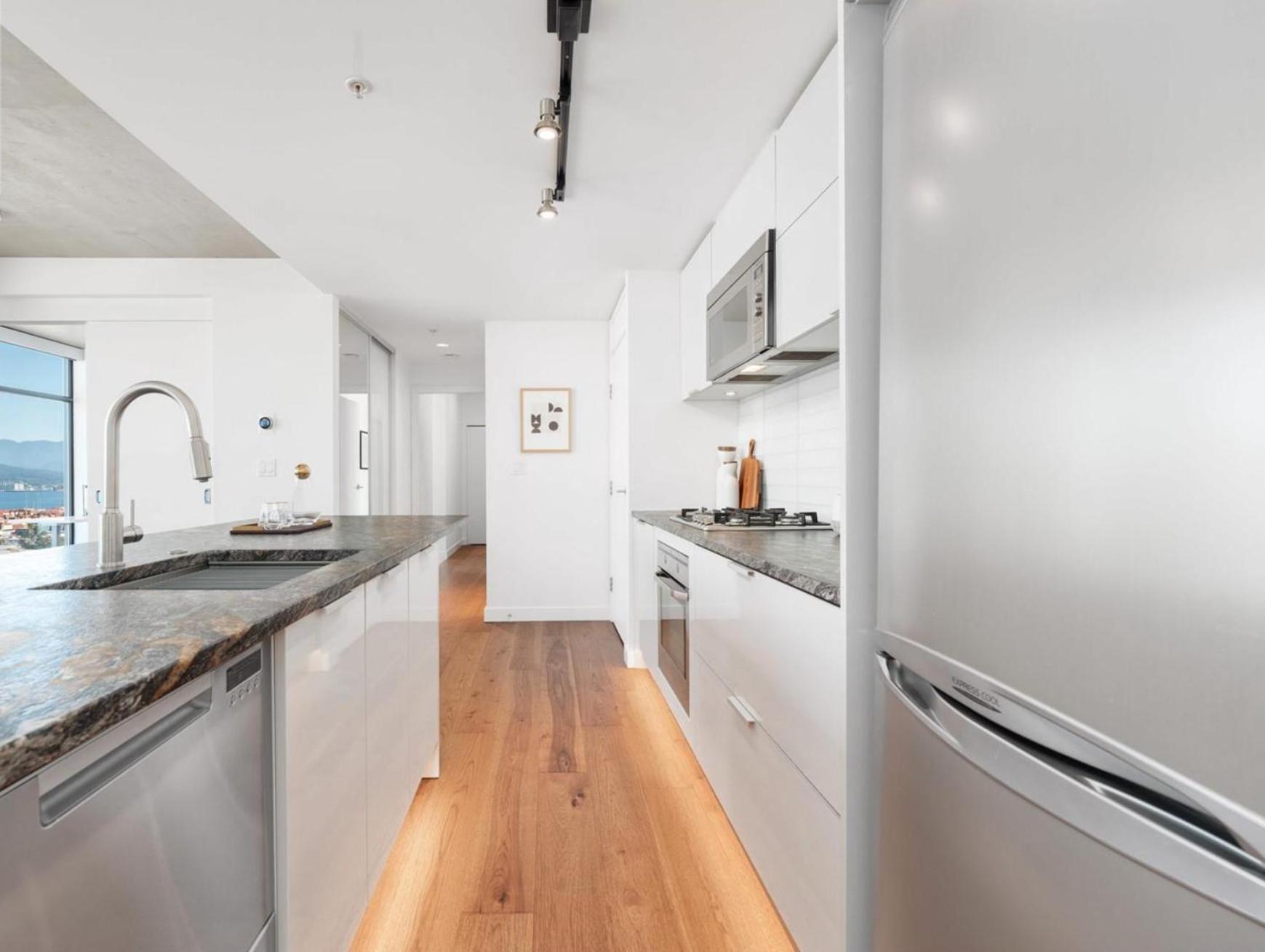 Cool, Classy & Chic Downtown Apartment *