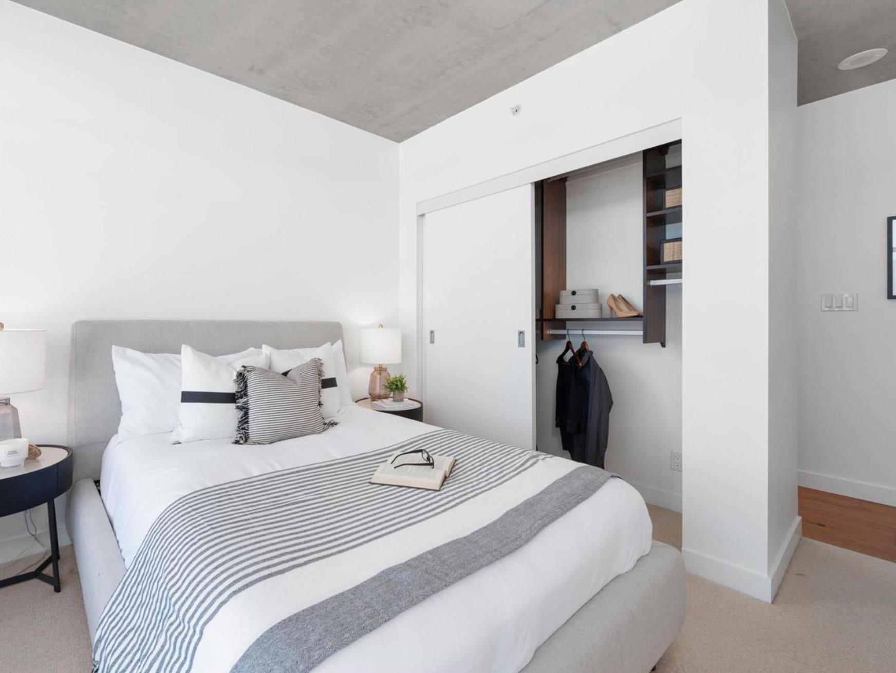 Cool, Classy & Chic Downtown Apartment Vancouver
