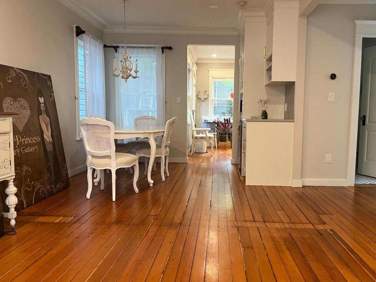 3 Level, Near Downtown! Villa