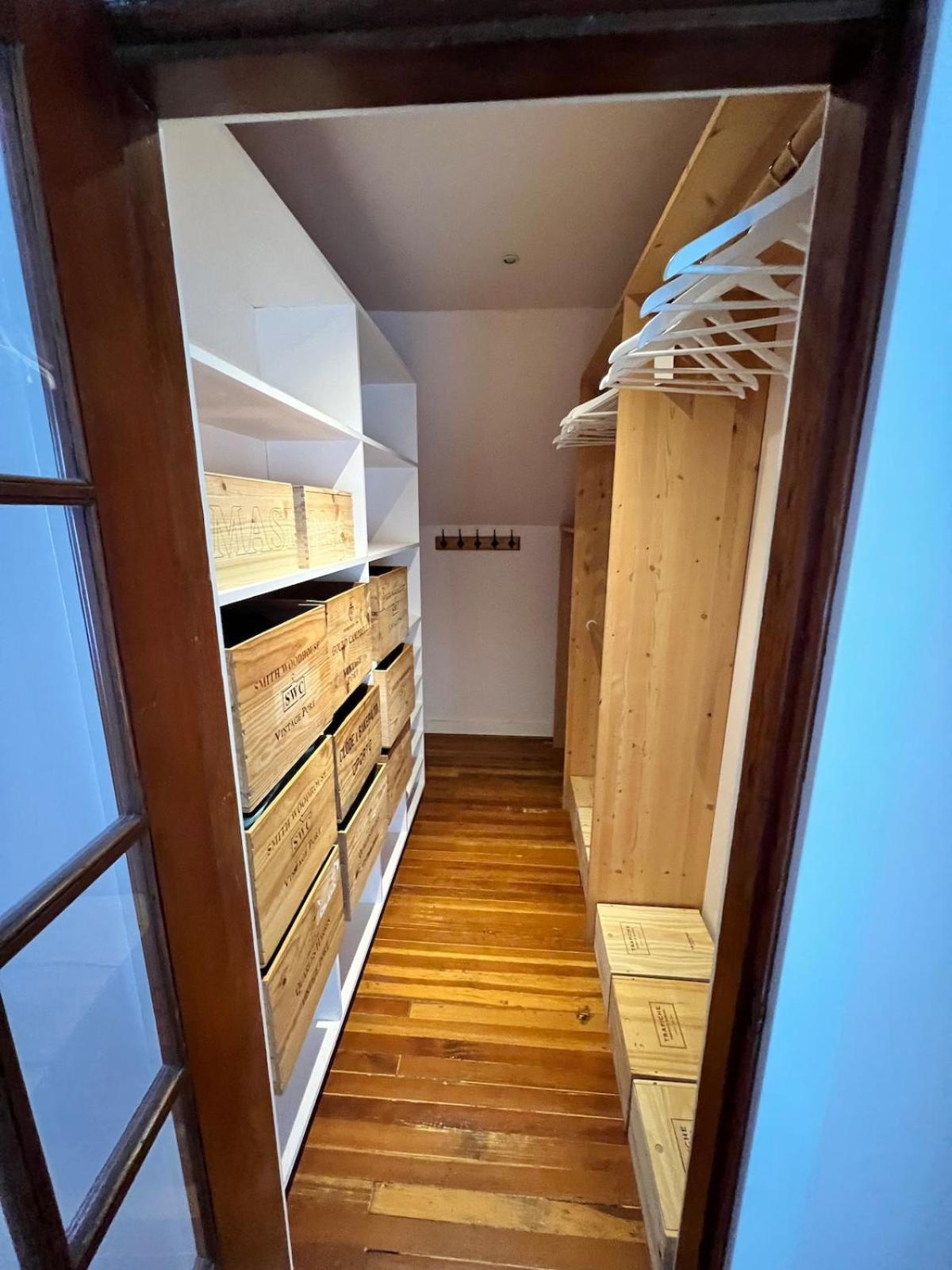 3 Level, Near Downtown! *