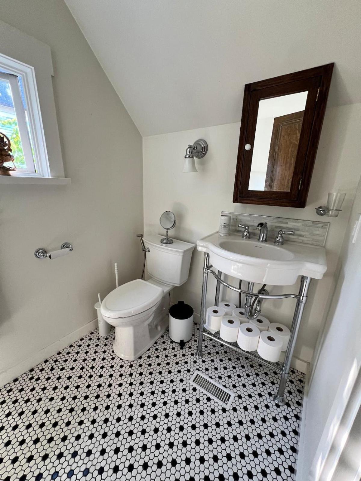 3 Level, Near Downtown! Vancouver