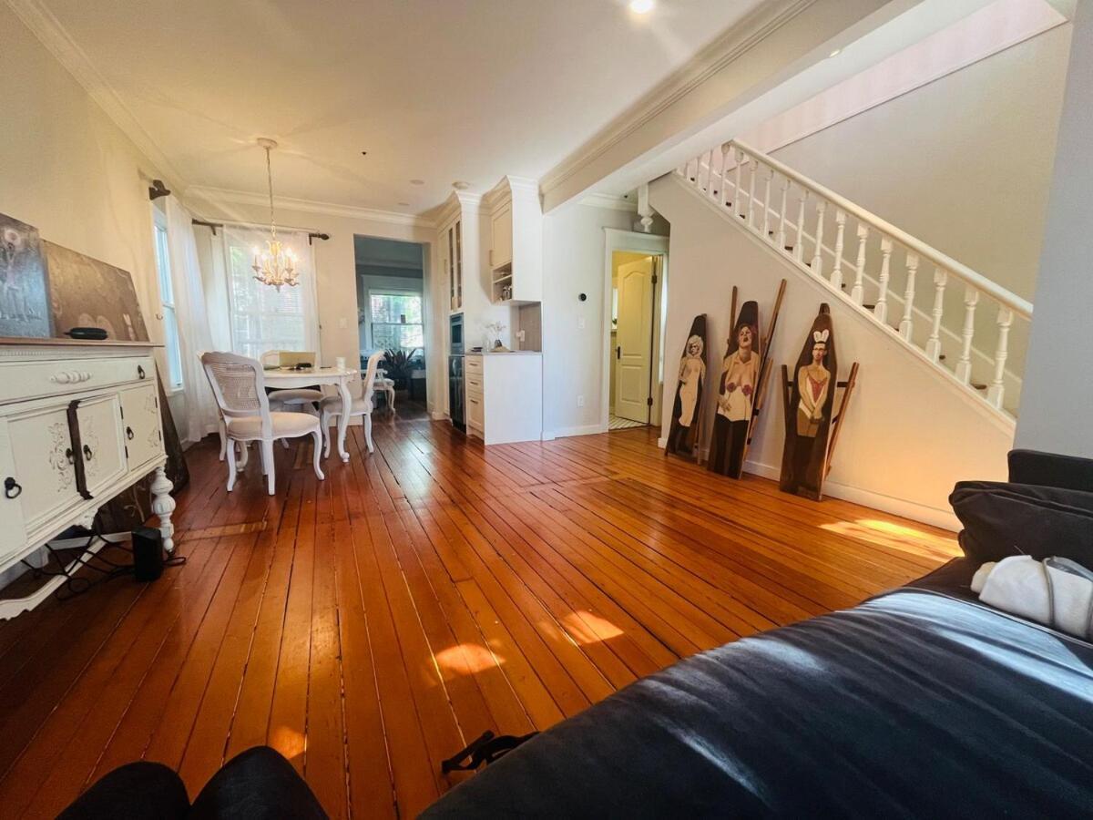 3 Level, Near Downtown! Villa