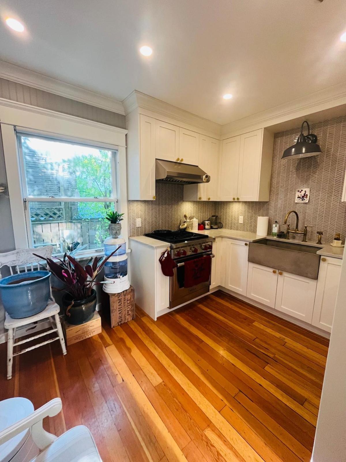 Villa 3 Level, Near Downtown! Vancouver