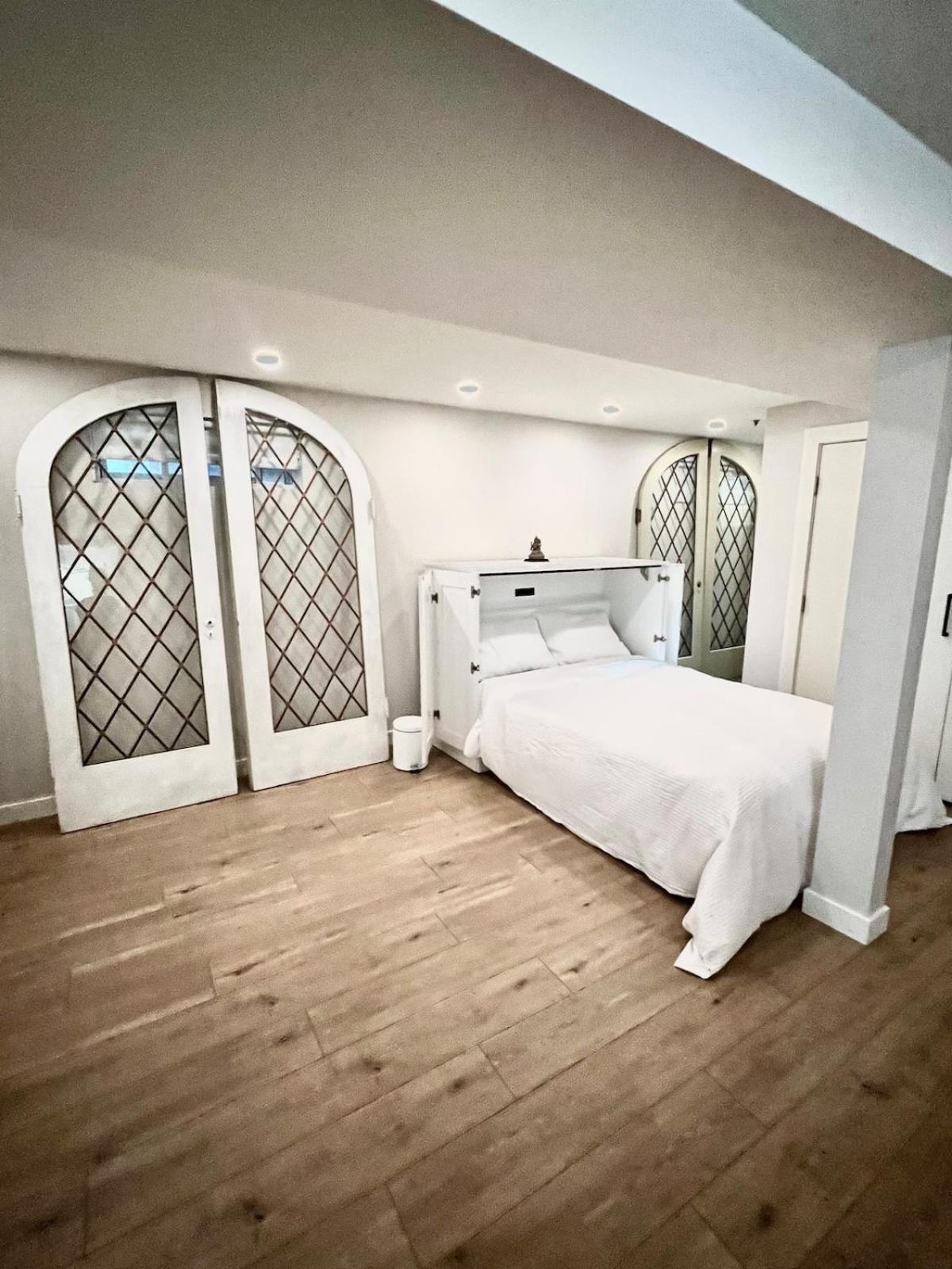 3 Level, Near Downtown! *