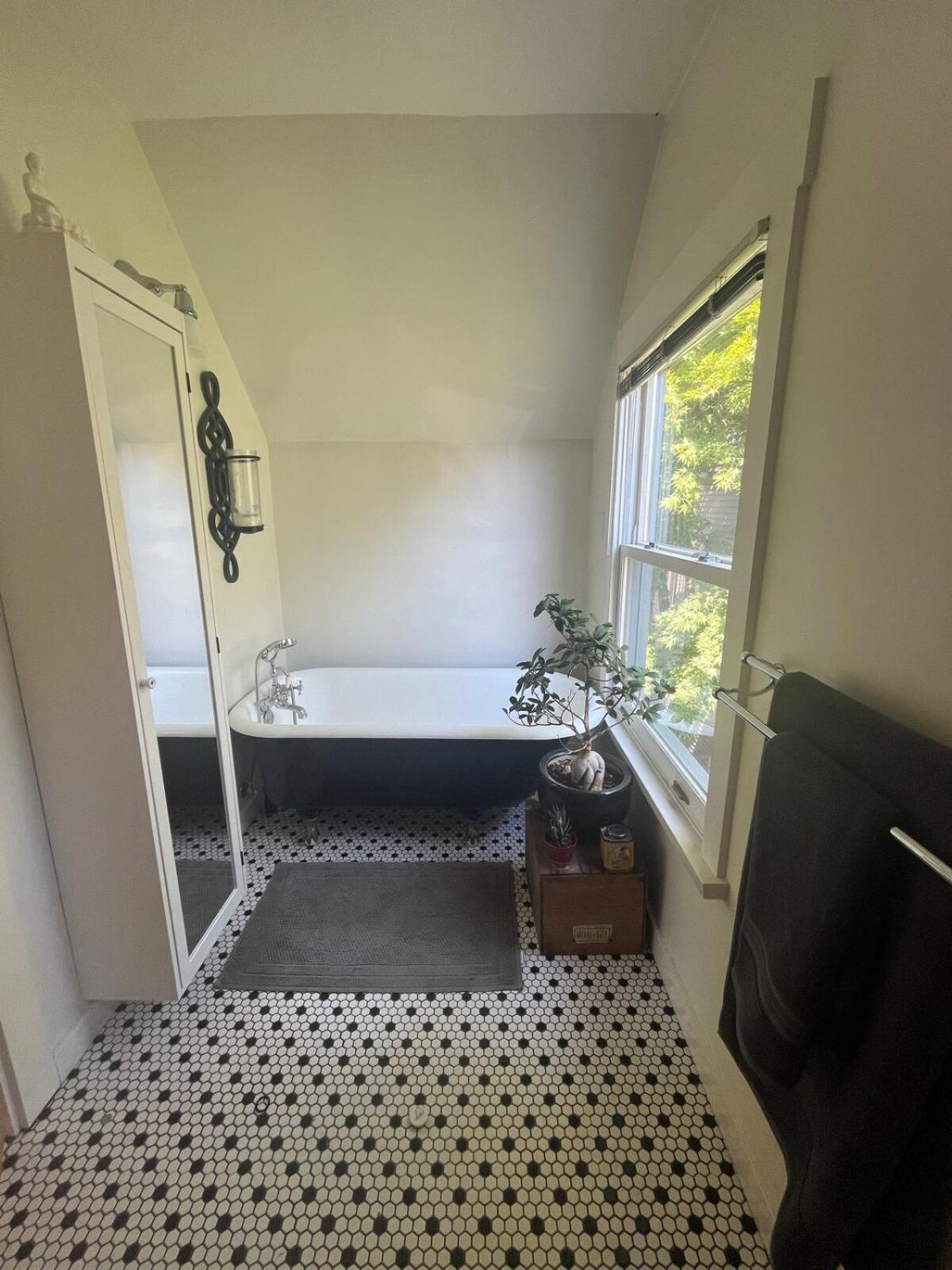 3 Level, Near Downtown! Vancouver