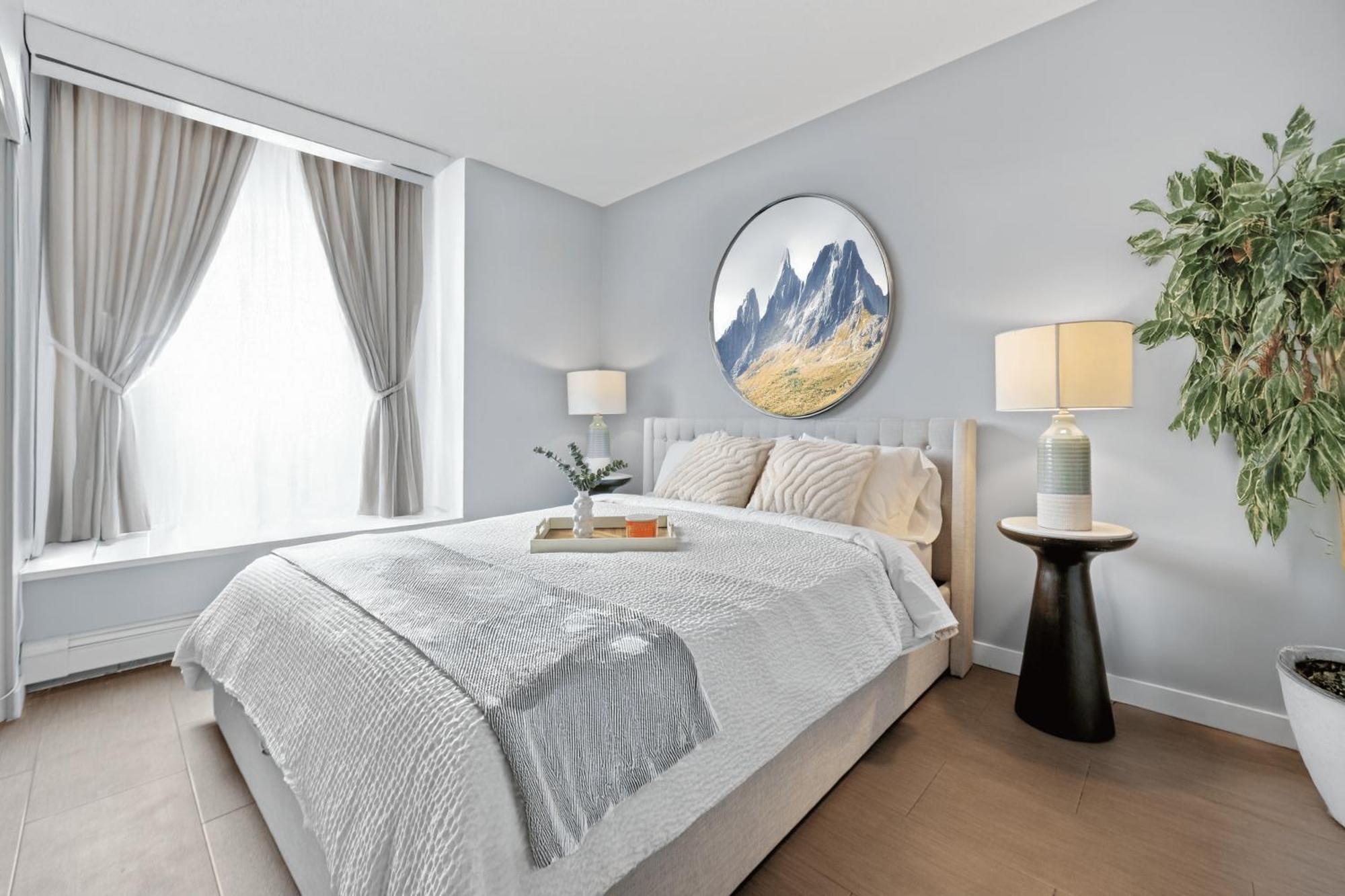 Fully Furnished 2 Bedroom In Trendy Gastown Location Apartment *