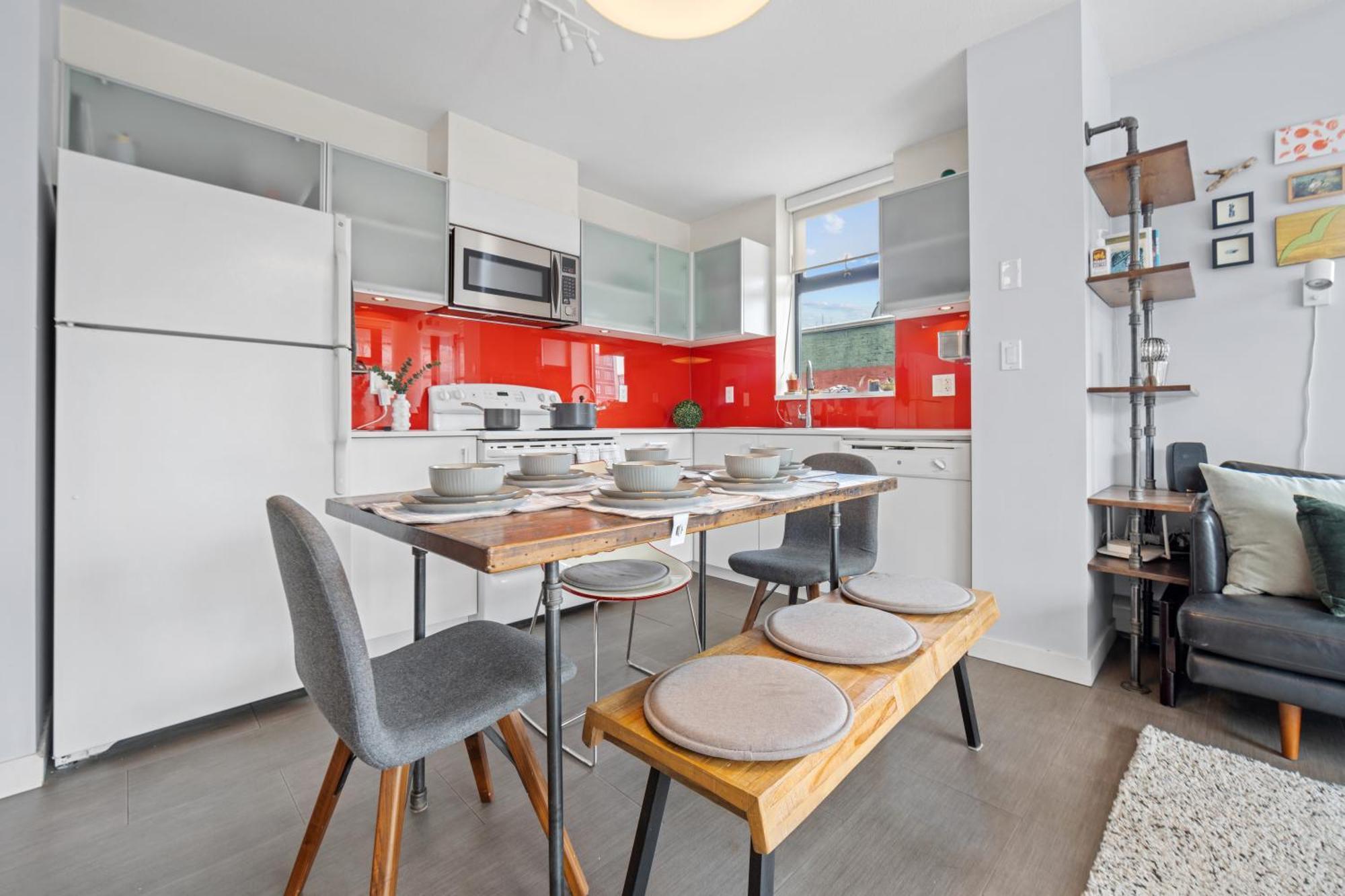 Fully Furnished 2 Bedroom In Trendy Gastown Location * Vancouver