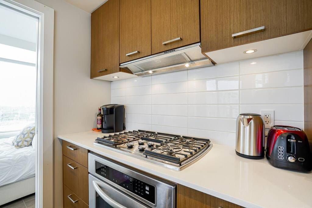Modern Downtown With Water Views * Vancouver