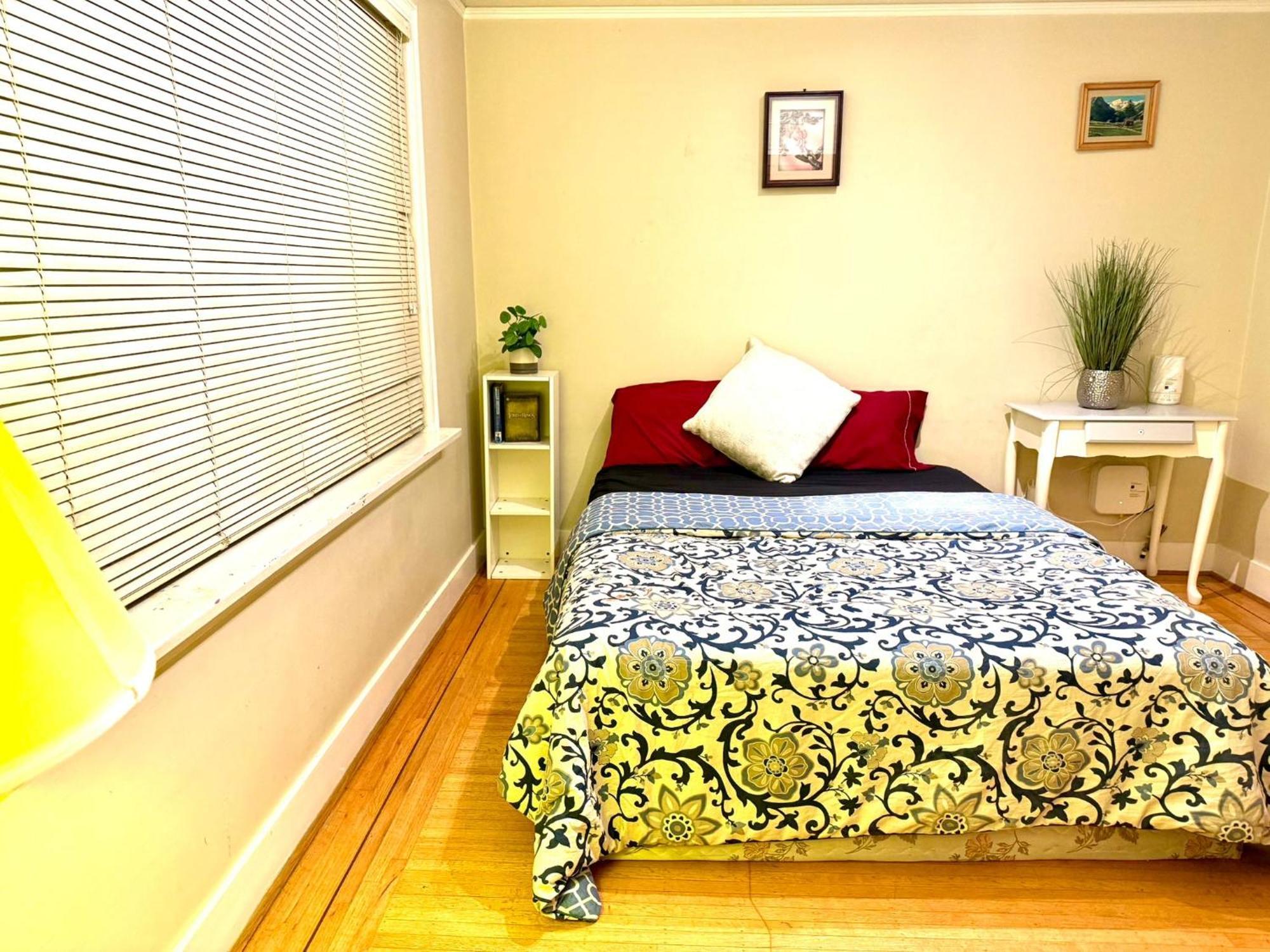 Charming Near Restaurants, And Transit Homestay *