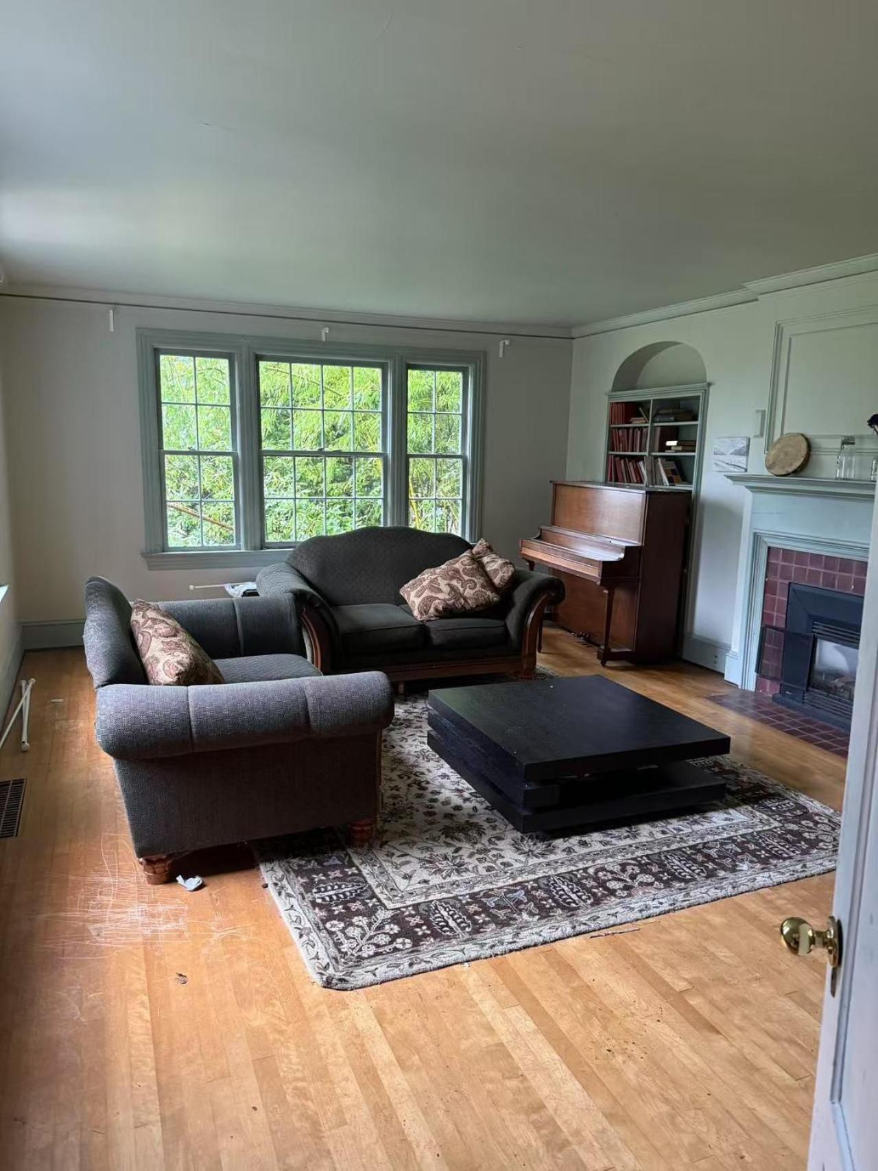Near Ubc - Great Location