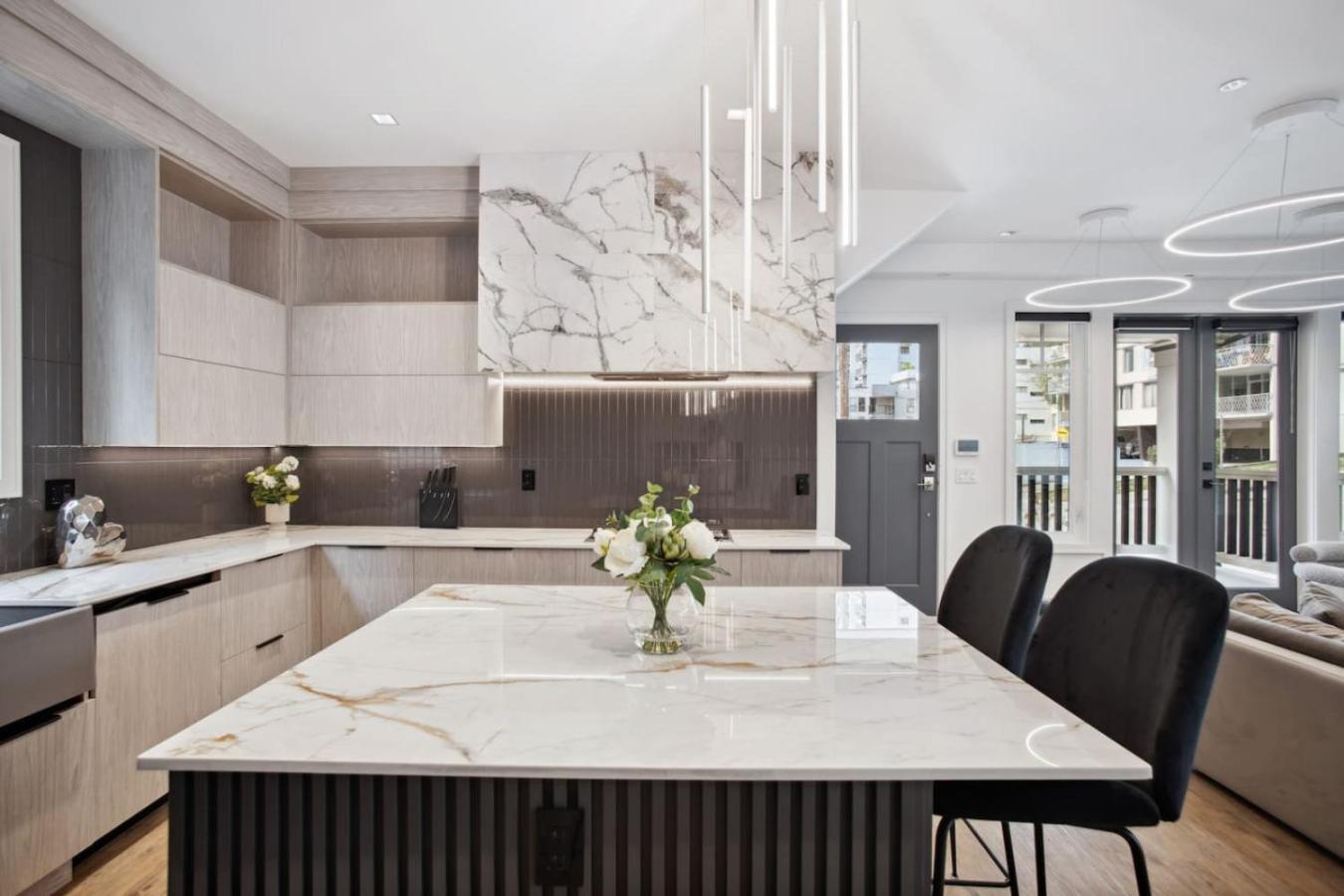 Luxury Downtown Near *