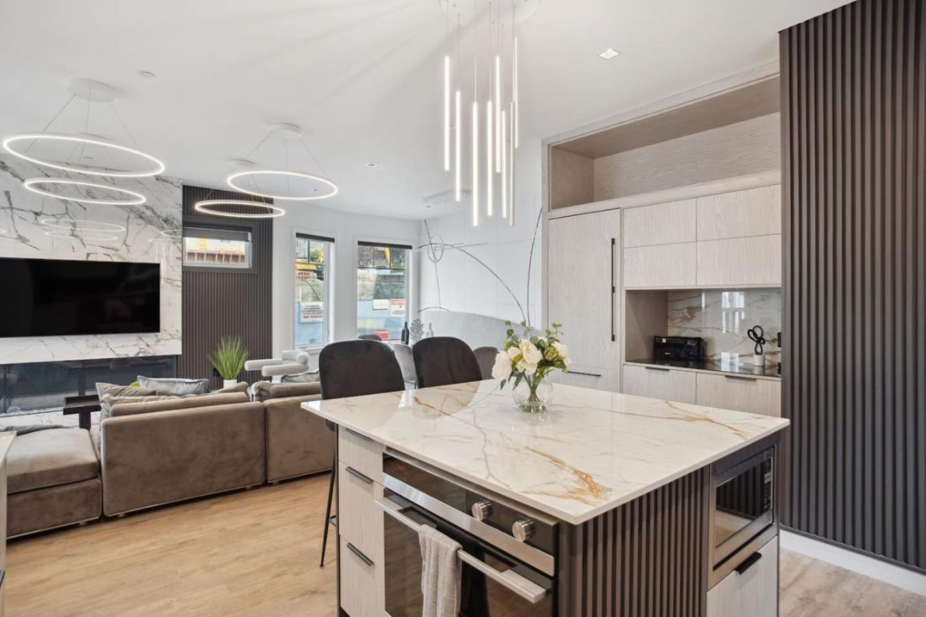 Luxury Downtown Near Holiday home Vancouver