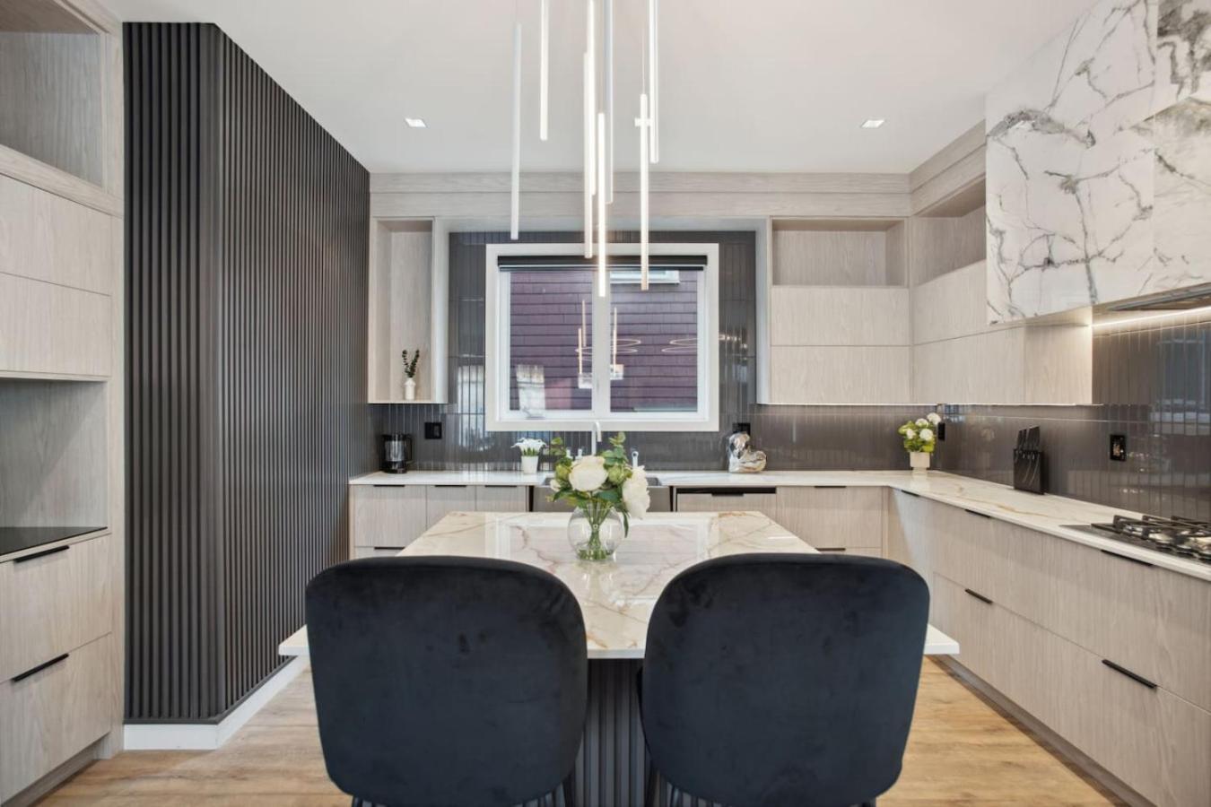 Luxury Downtown Near *