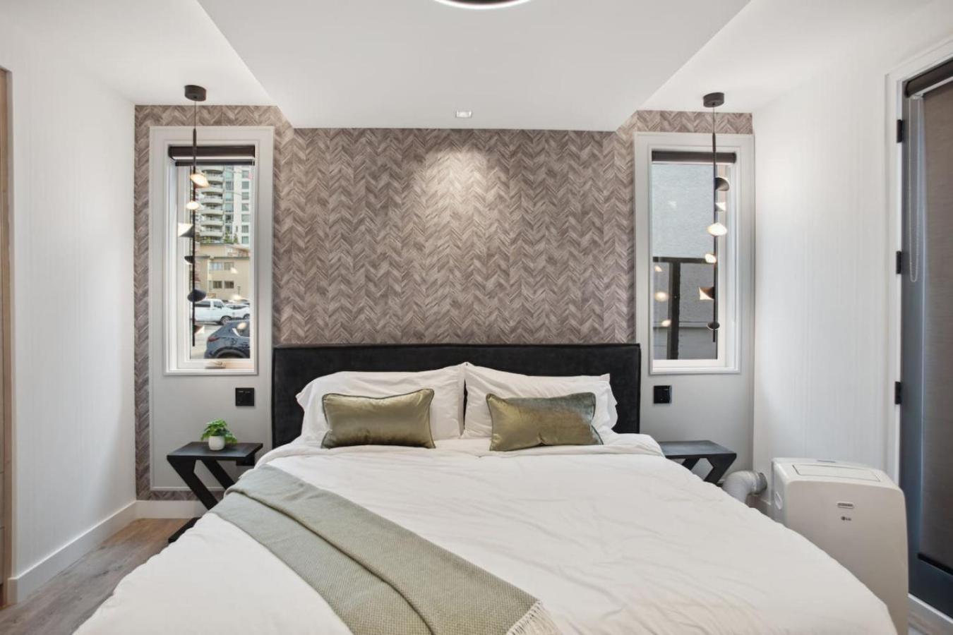 Luxury Downtown Near