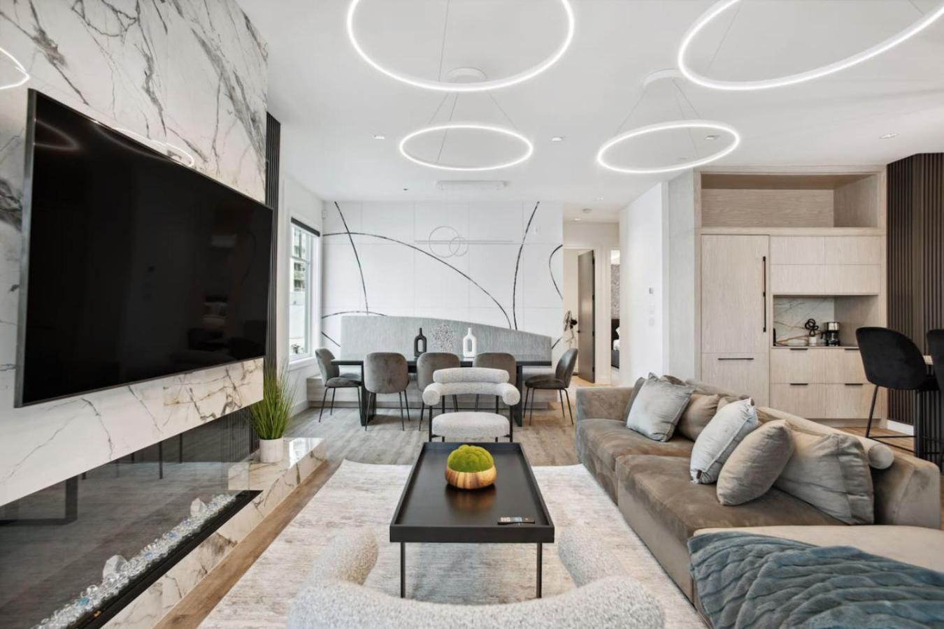 Luxury Downtown Near * Vancouver