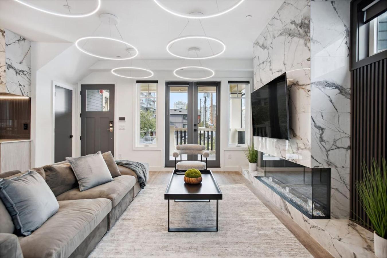 Luxury Downtown Near