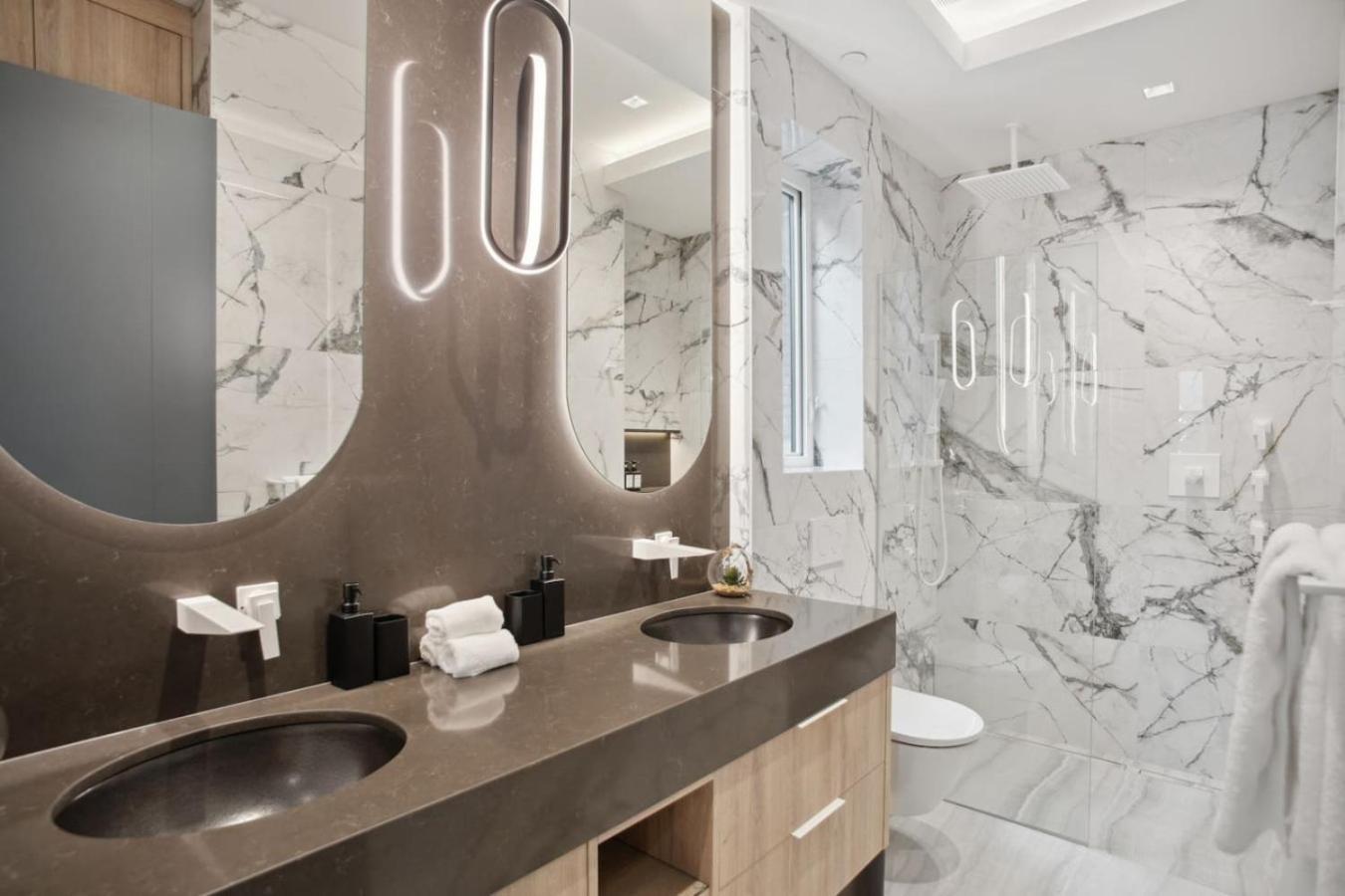 Luxury Downtown Near * Vancouver