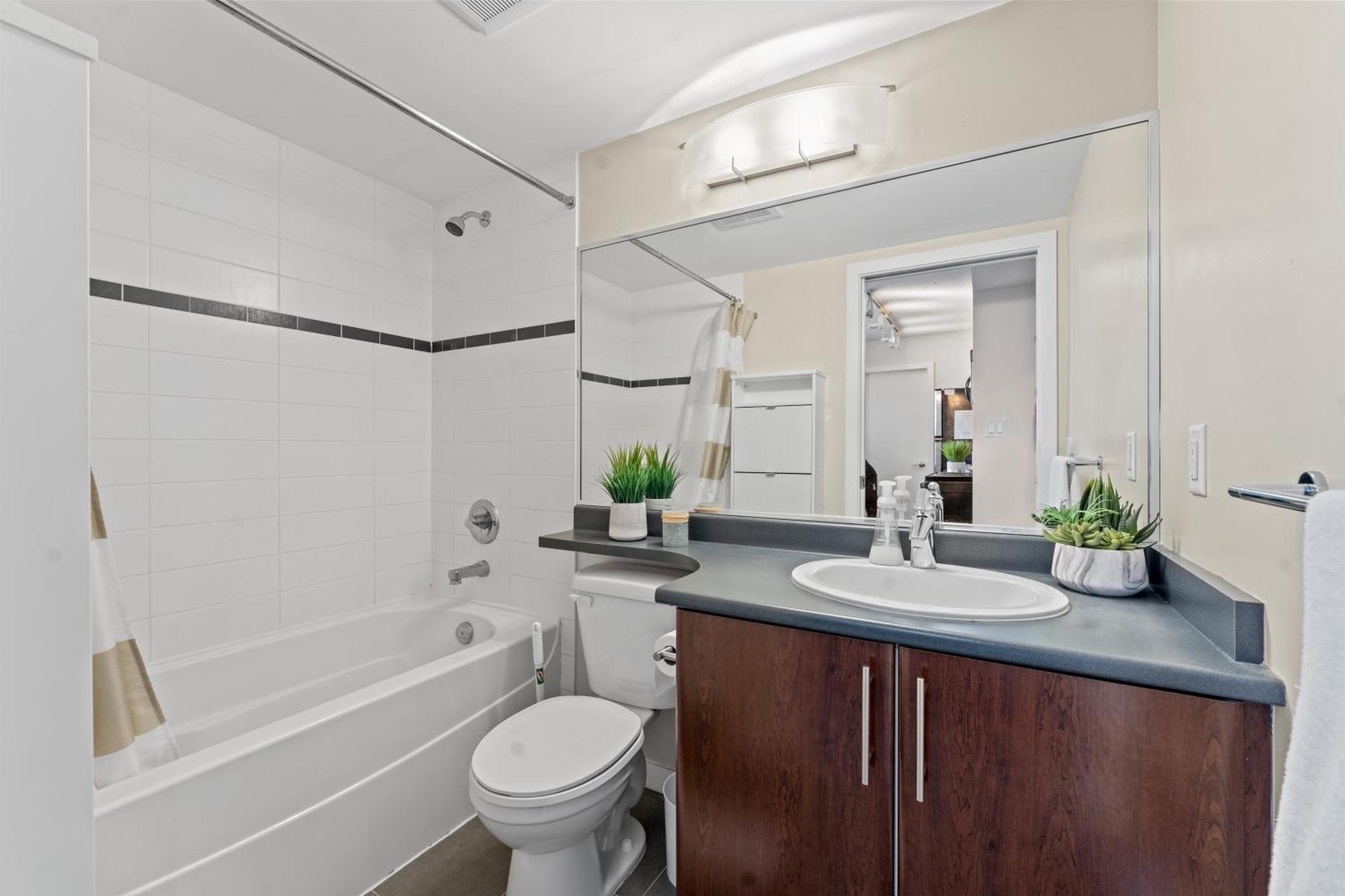 Bright And Airy 1br In Vibrant Chinatown Apartment