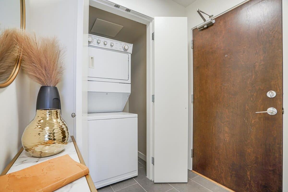 Executive Unit With Spectacular Views Vancouver
