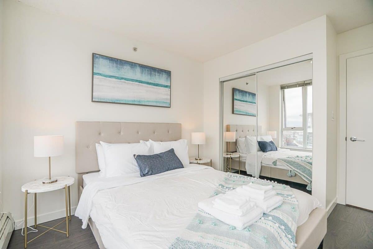 Apartment Executive Unit With Spectacular Views Vancouver