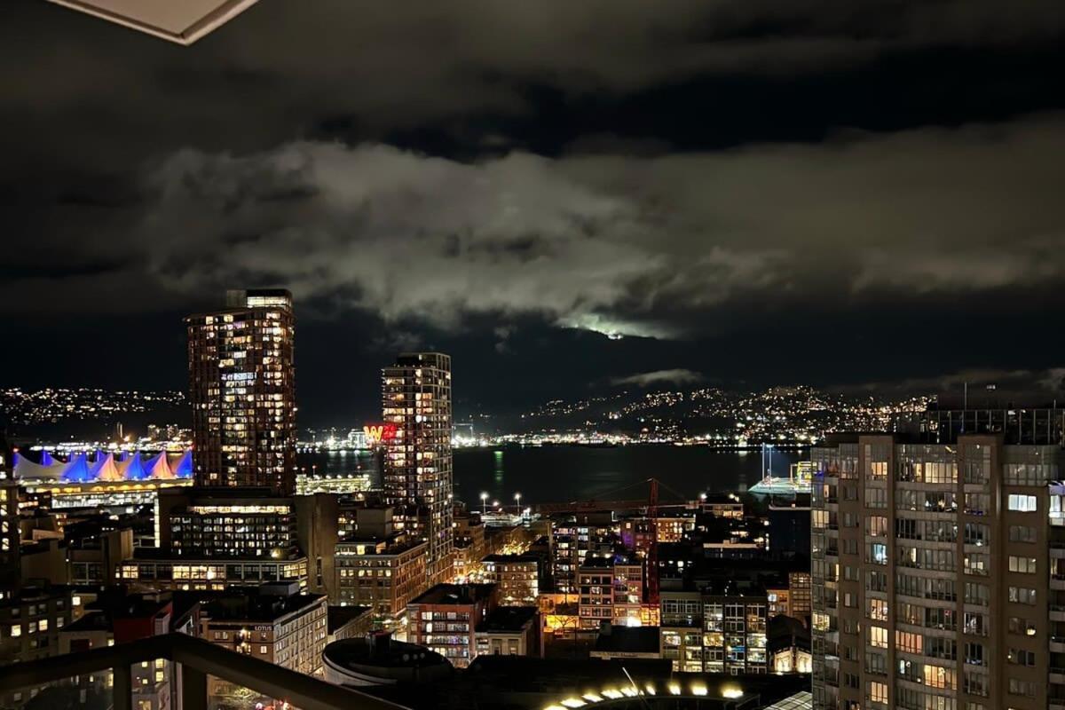 Executive Unit With Spectacular Views Apartment