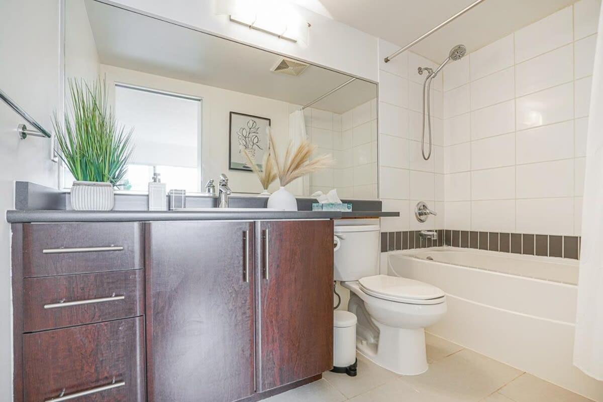 Executive Unit With Spectacular Views Apartment Vancouver