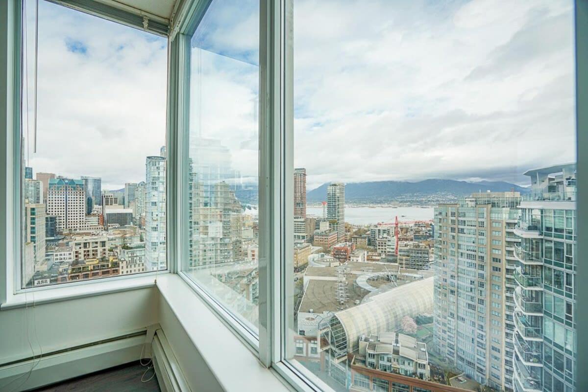 Executive Unit With Spectacular Views *