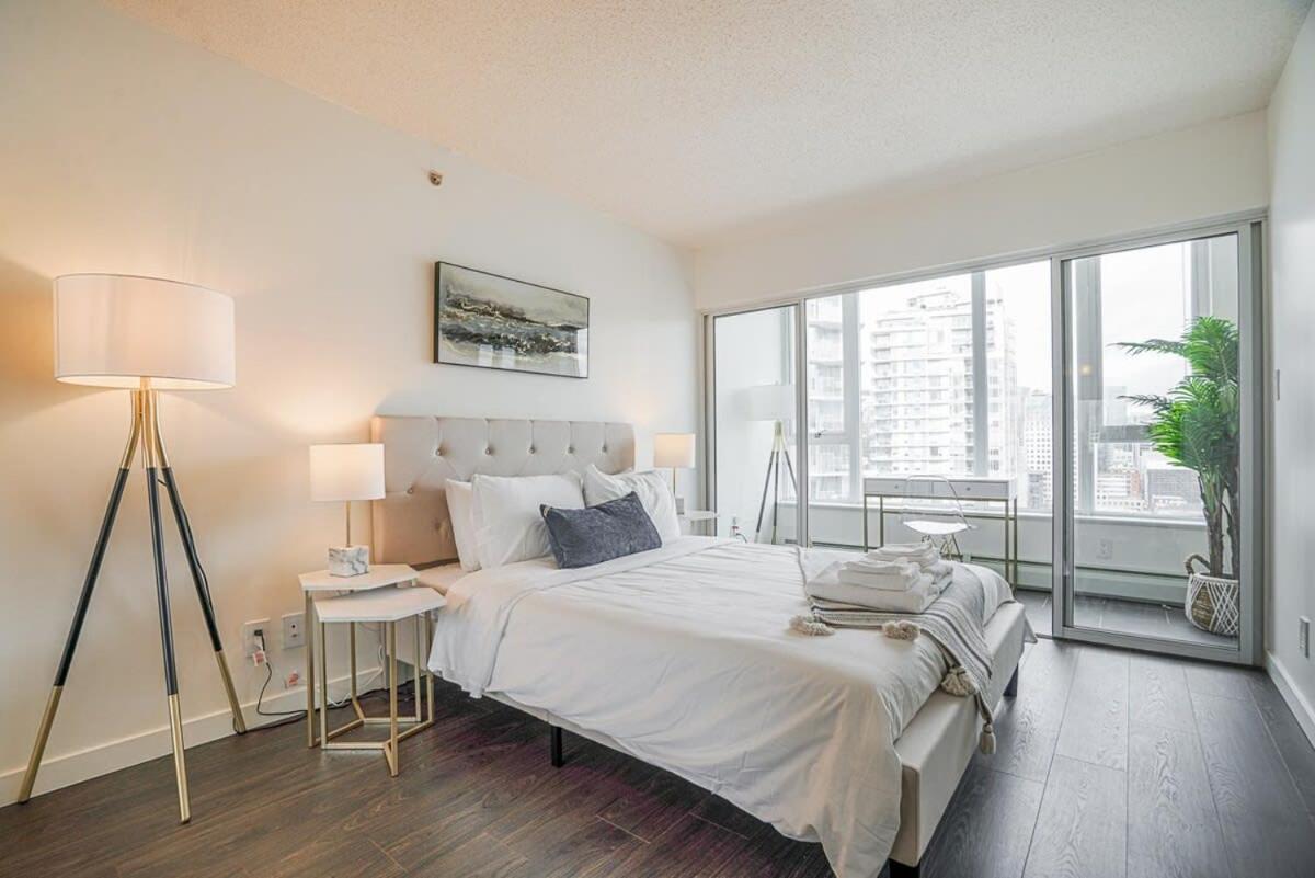 Executive Unit With Spectacular Views Vancouver