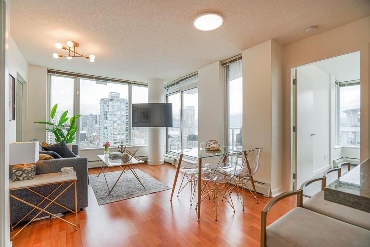 Executive Unit With Spectacular Views *