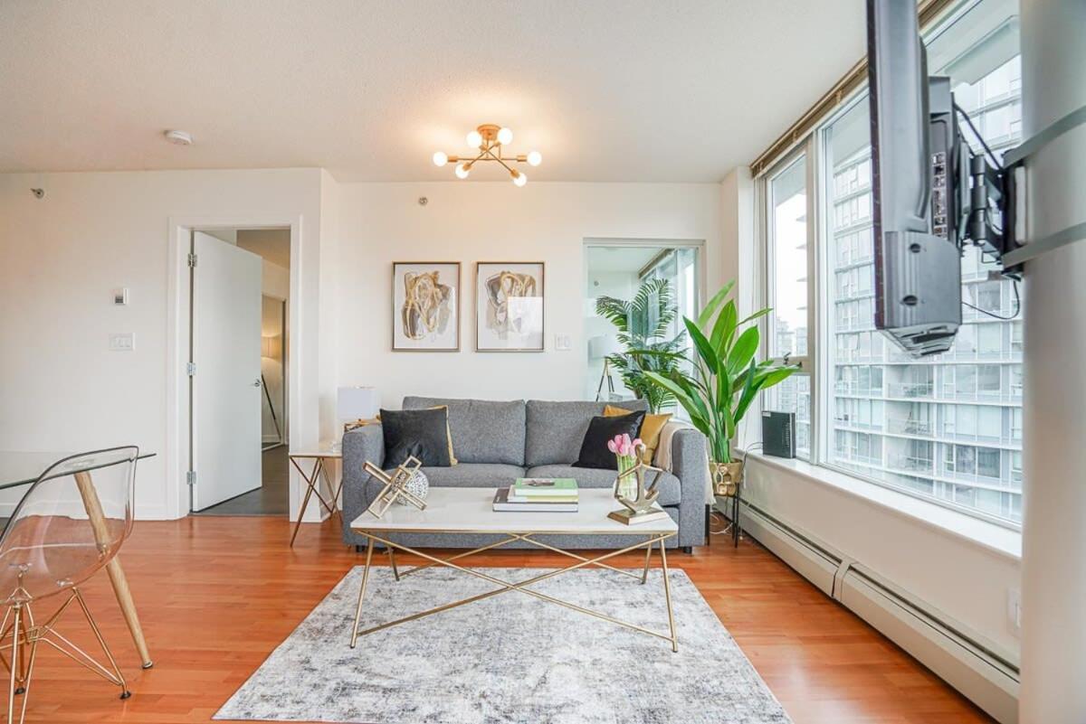 Executive Unit With Spectacular Views *