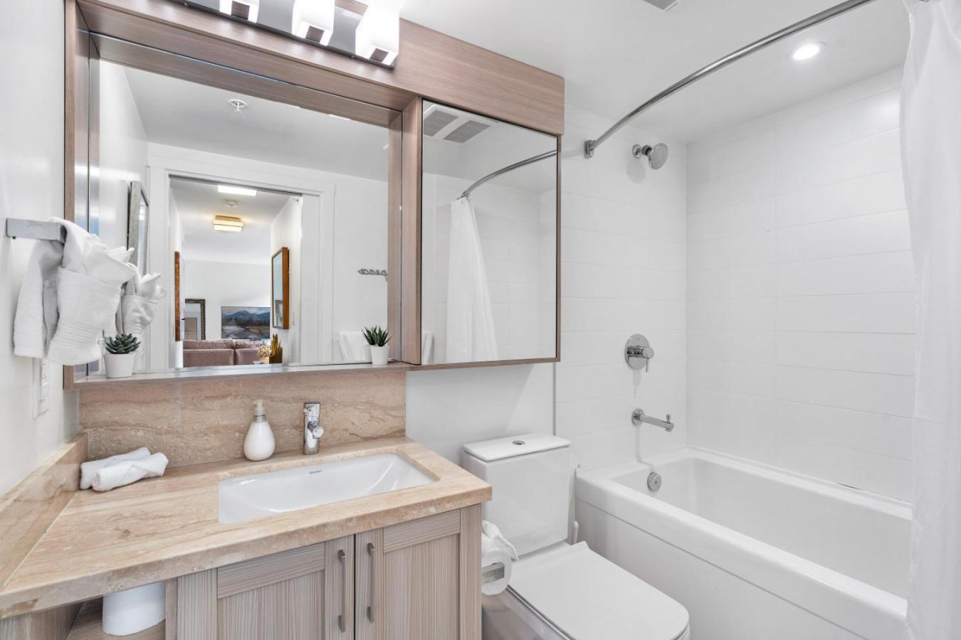 Modern, * Vancouver