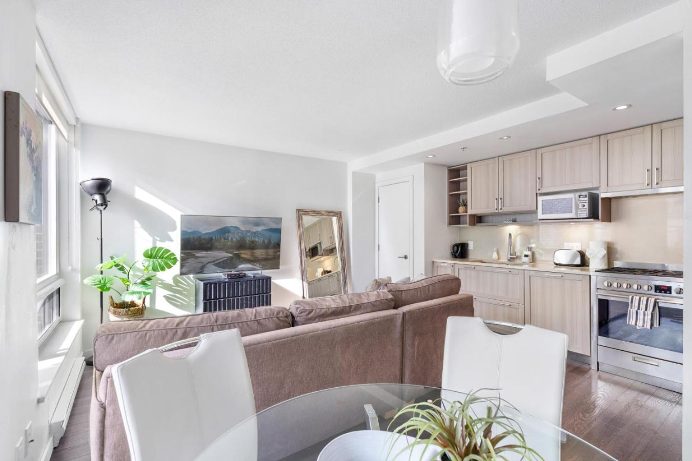 Modern, Apartment *
