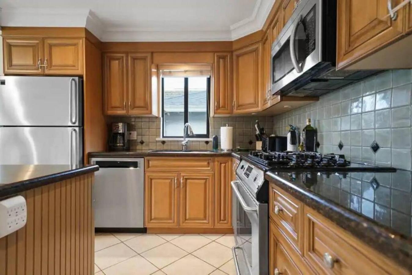Holiday home Lovely 2 Bedroom Kits - Walk To The Vancouver