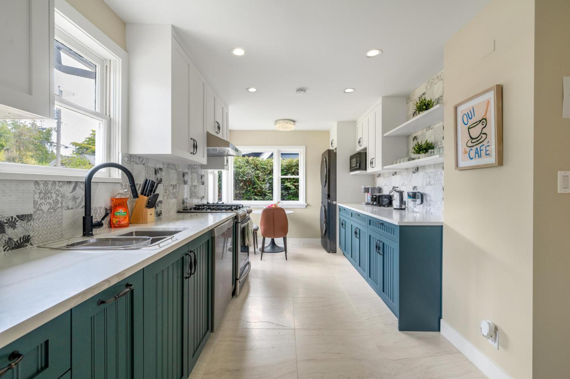 Serene Kerrisdale Retreat, Private With Shared Amenities