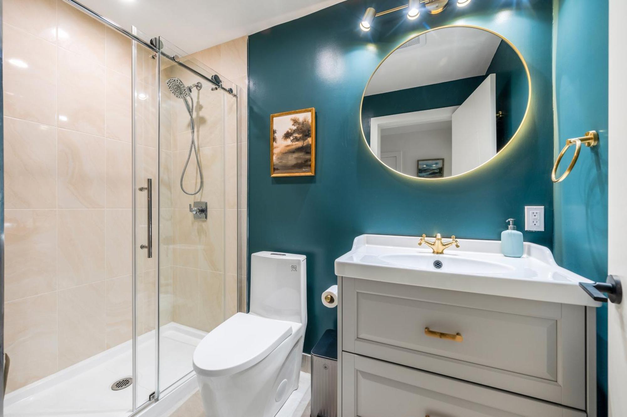 Guest house Serene Kerrisdale Retreat, Private With Shared Amenities
