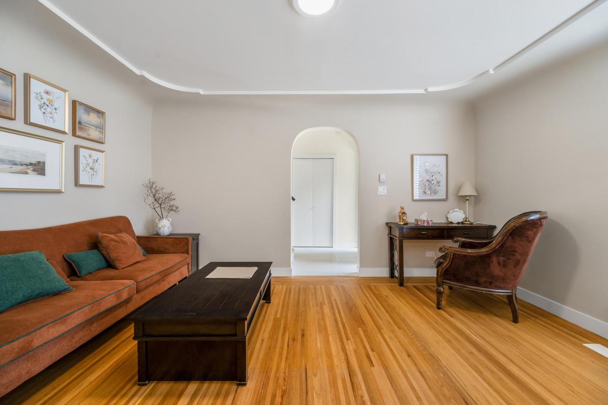 Serene Kerrisdale Retreat, Private With Shared Amenities