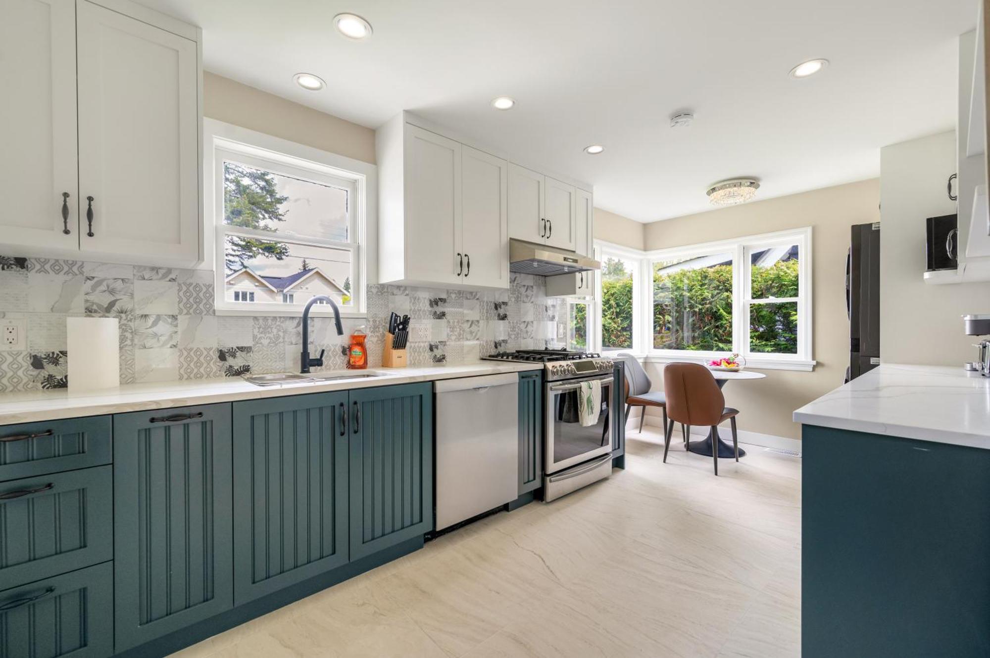 Serene Kerrisdale Retreat, Private With Shared Amenities Guest house *