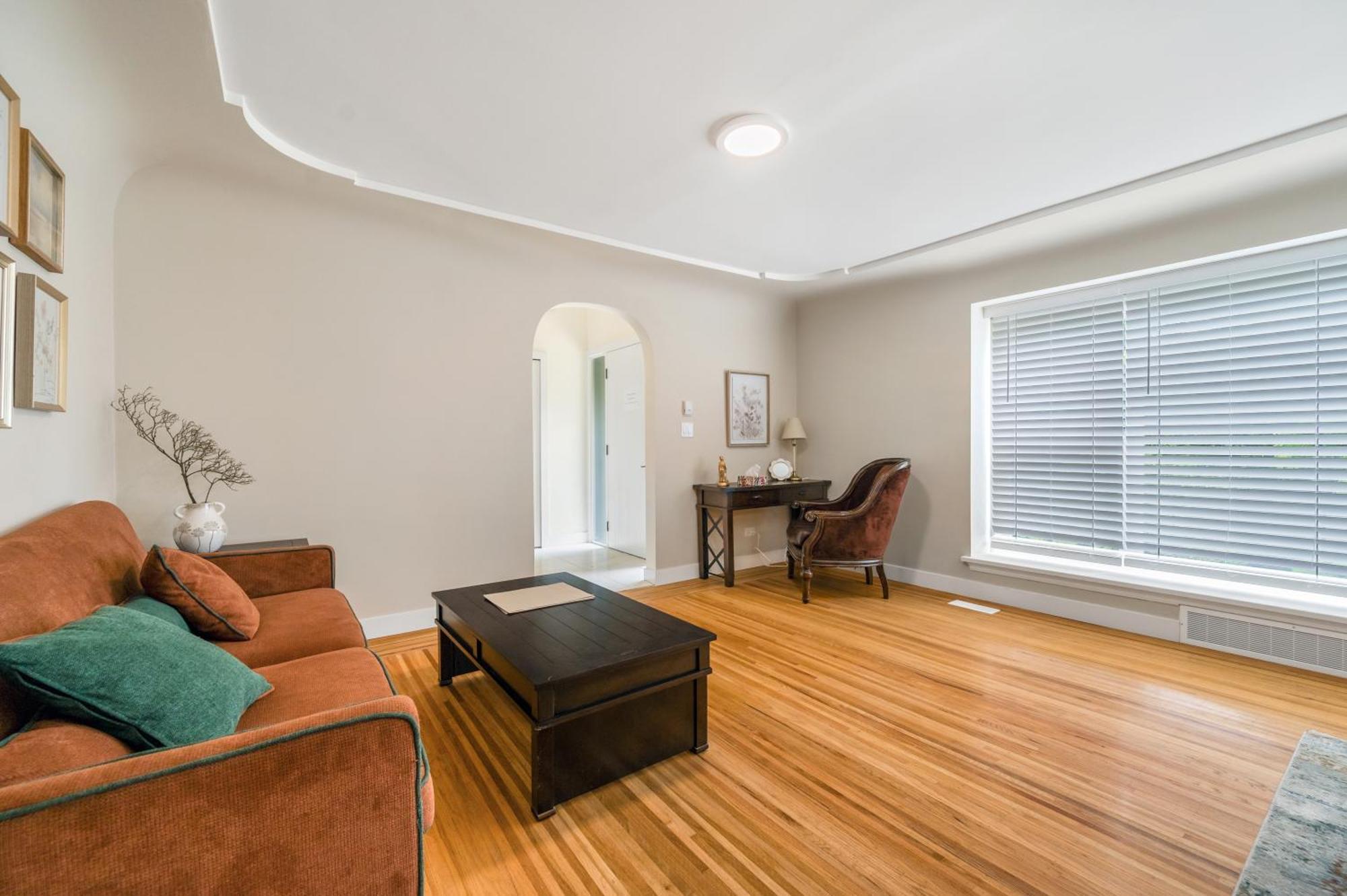 Serene Kerrisdale Retreat, Private With Shared Amenities *