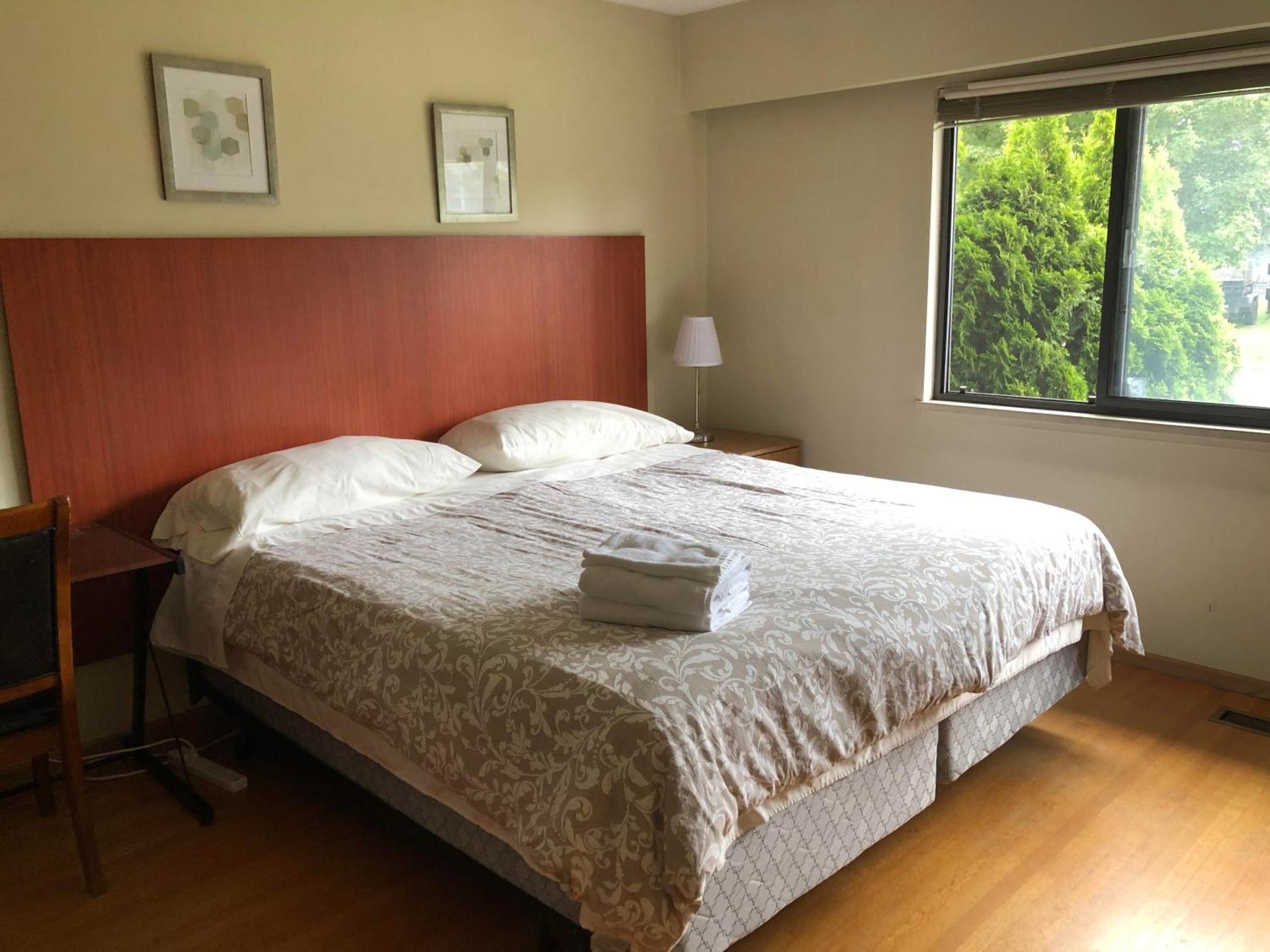 Comfort Near Subway Station, Bus And Downtown * Vancouver