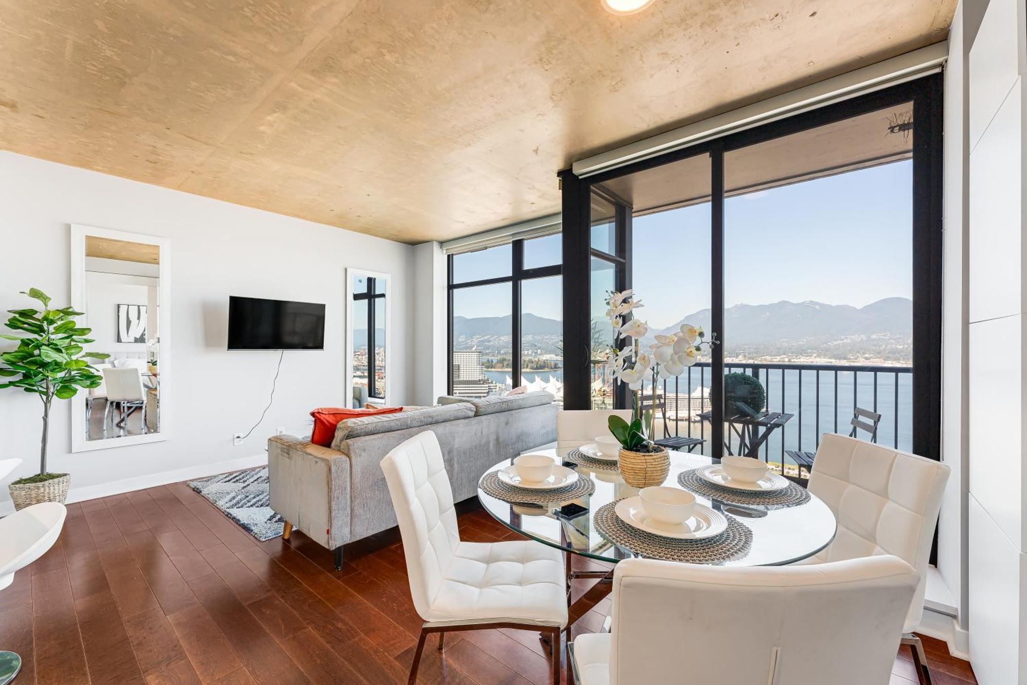 Luxury 2br With Floor-to-ceiling Windows And Mountains Apartment
