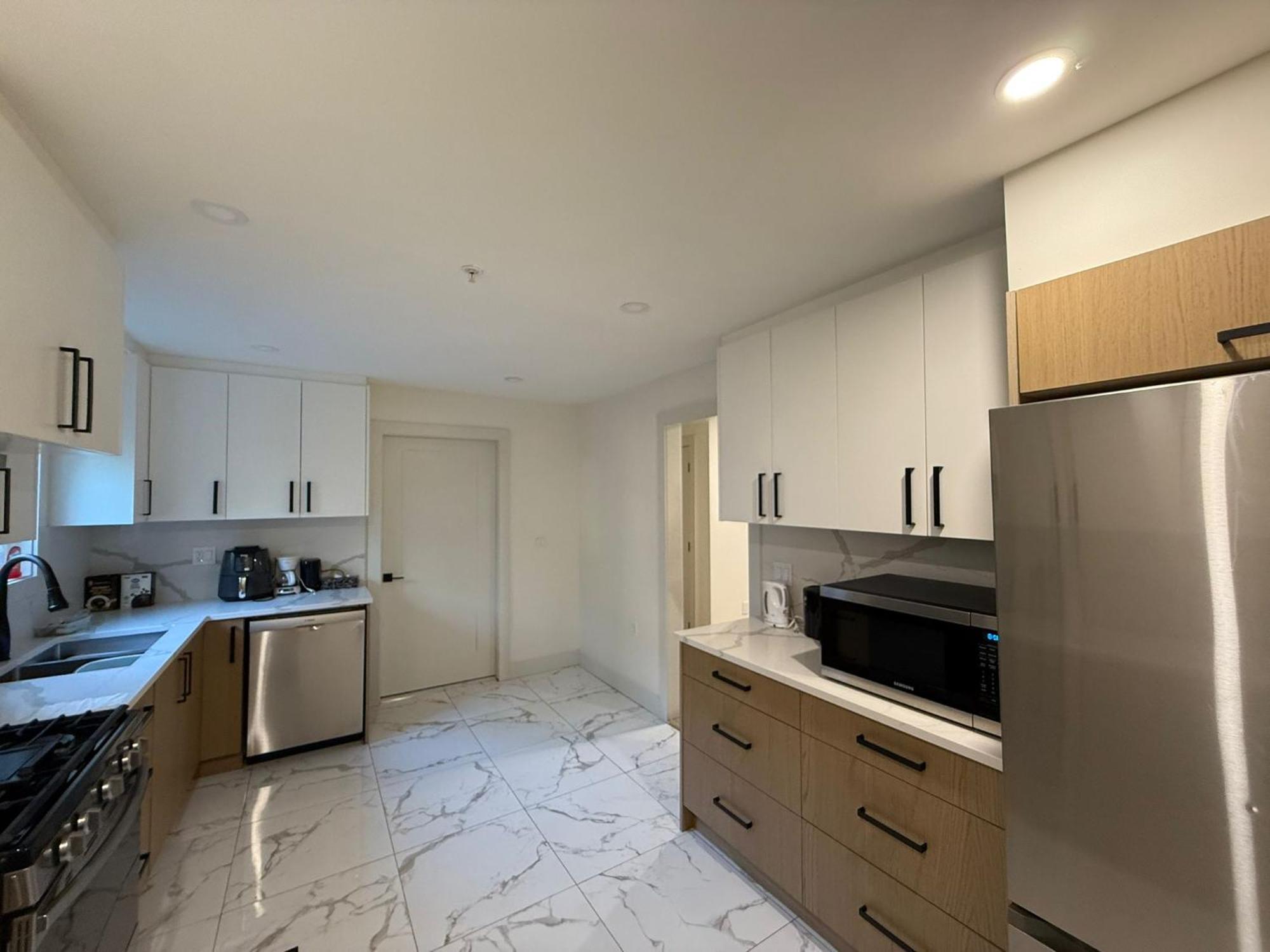 Cosy Near Downtown Vancouver- Walk To Science World Skytrain & Waterfront- 525 Malkin Avenue * Vancouver
