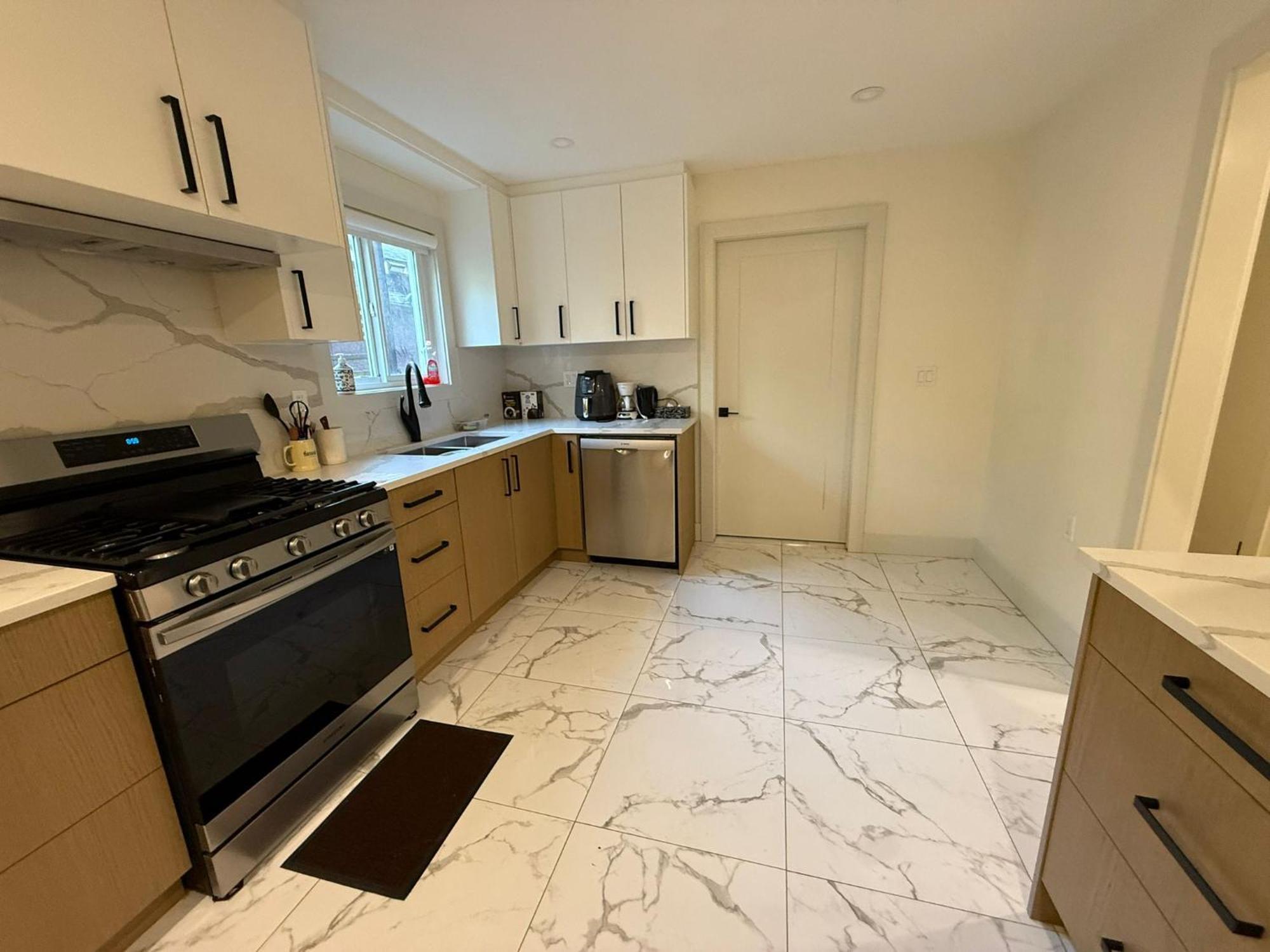 Cosy Near Downtown Vancouver- Walk To Science World Skytrain & Waterfront- 525 Malkin Avenue * Vancouver