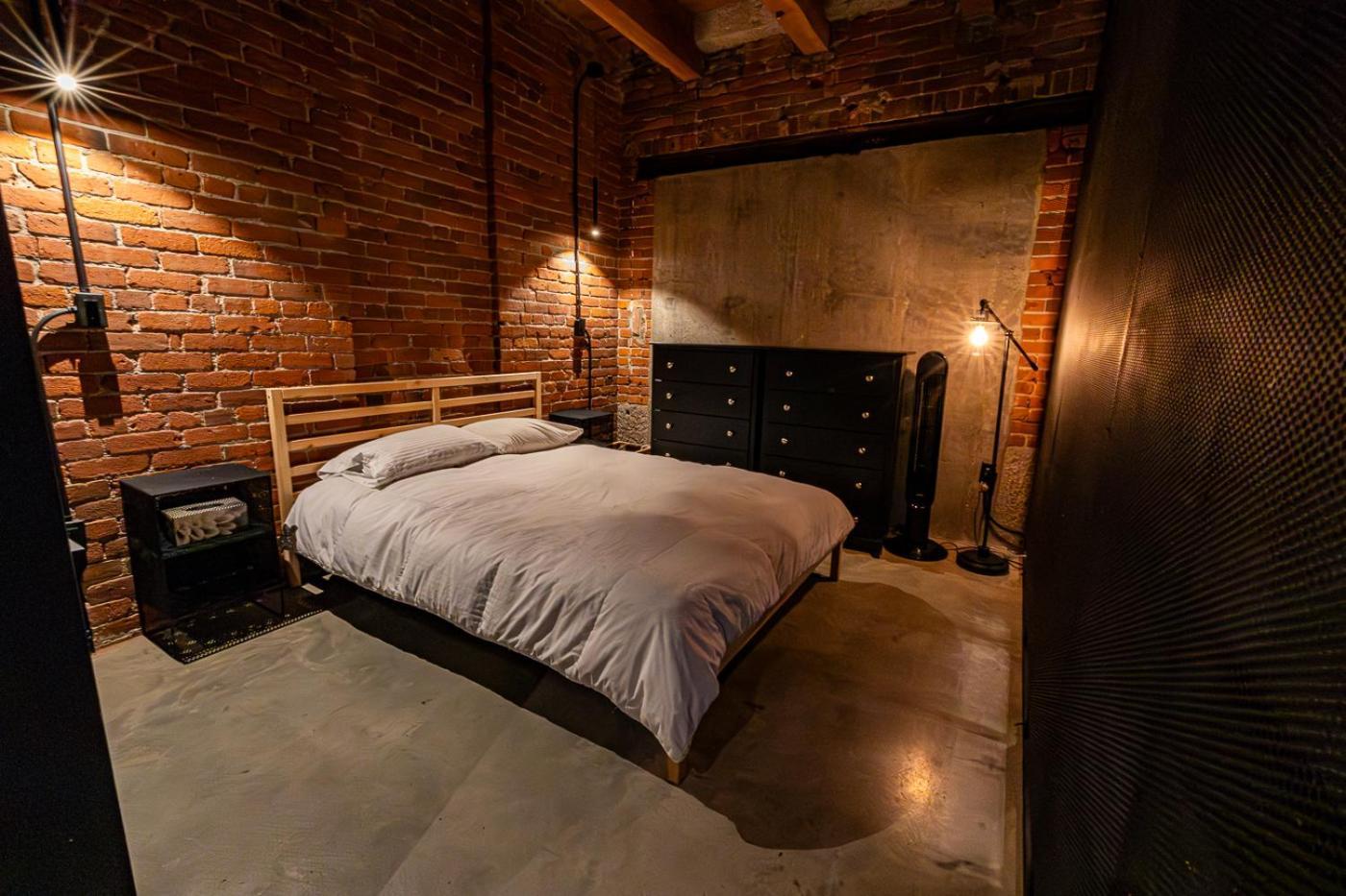 Stylish Industrial Loft - Historic Gastown Vancouver