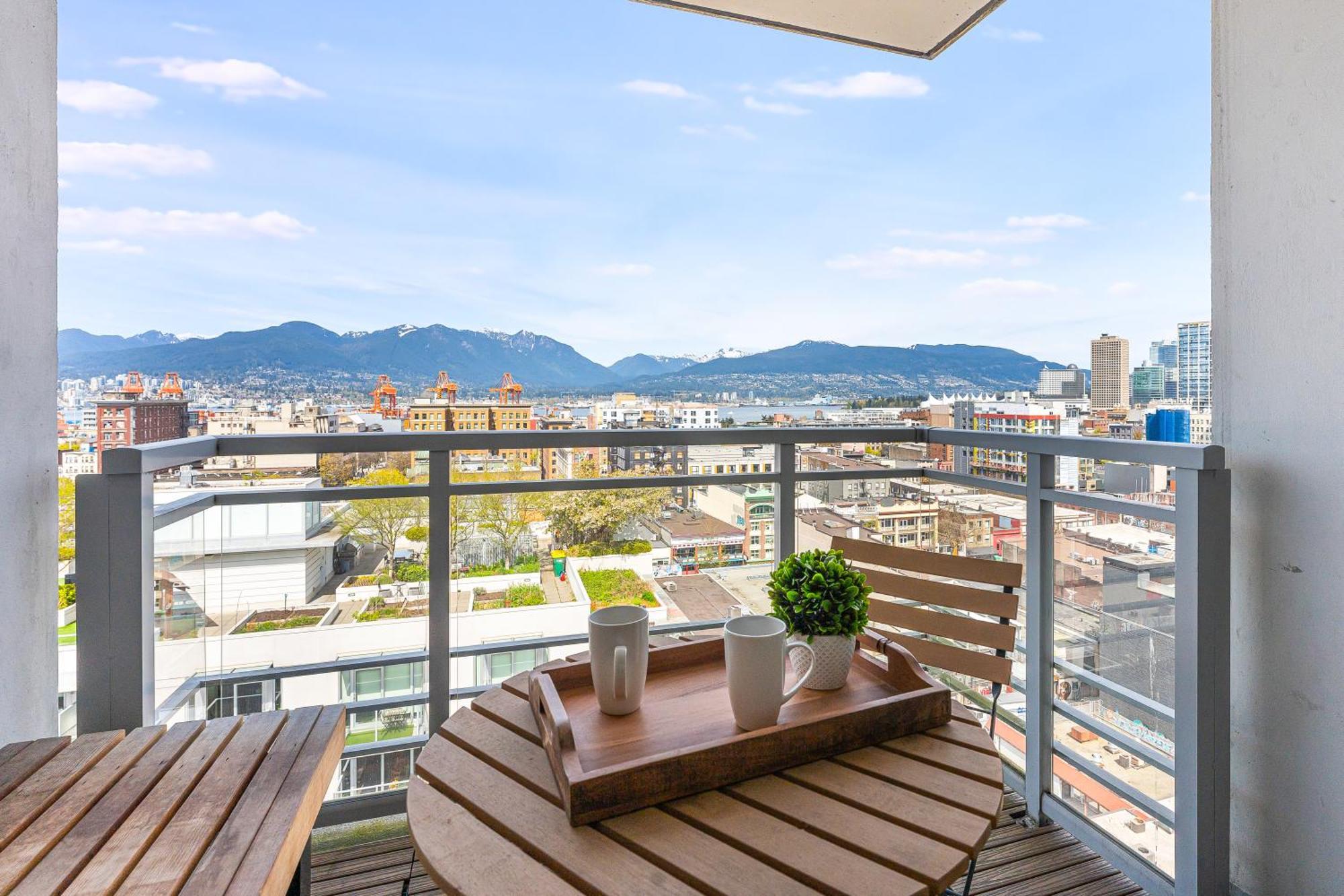 Apartment Lights And Mountain Heights 2br Luxury Vancouver