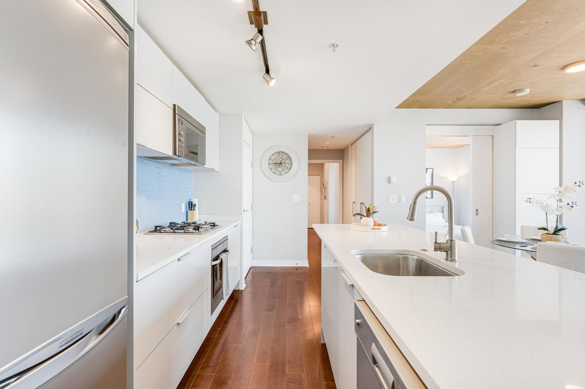 Bright And Airy 2br With Incredible Mountain Vista Apartment Vancouver